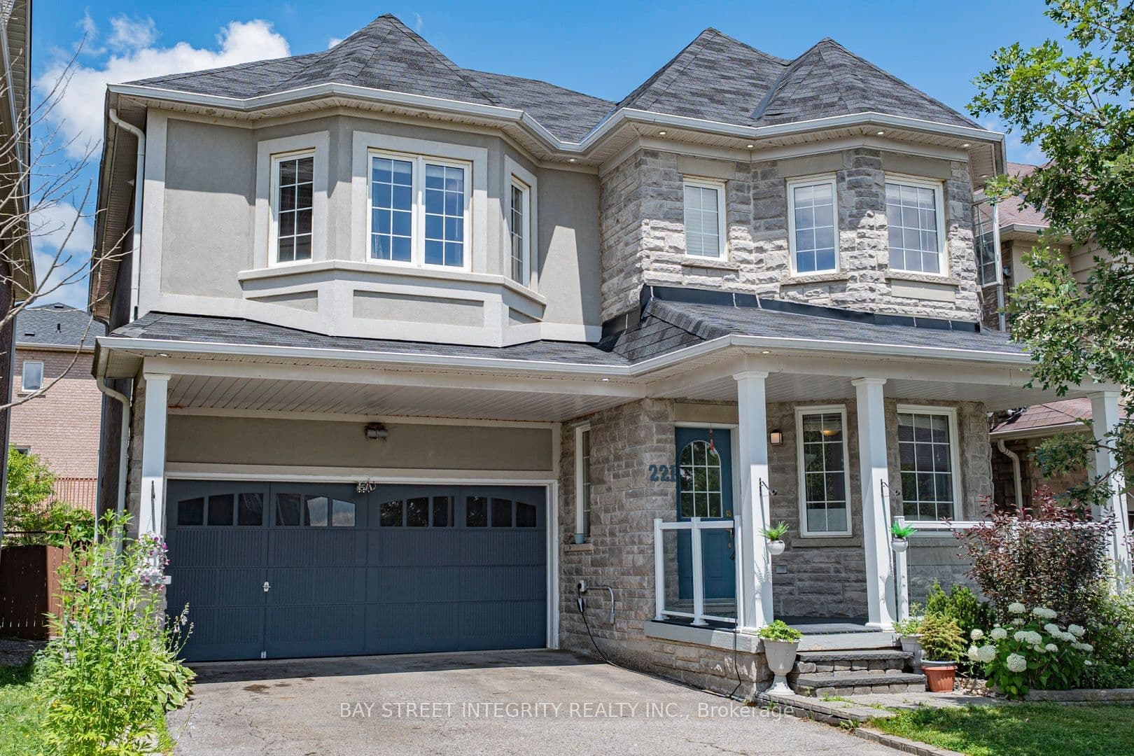 221 Woodspring Avenue, Newmarket, ON L3X 3J4