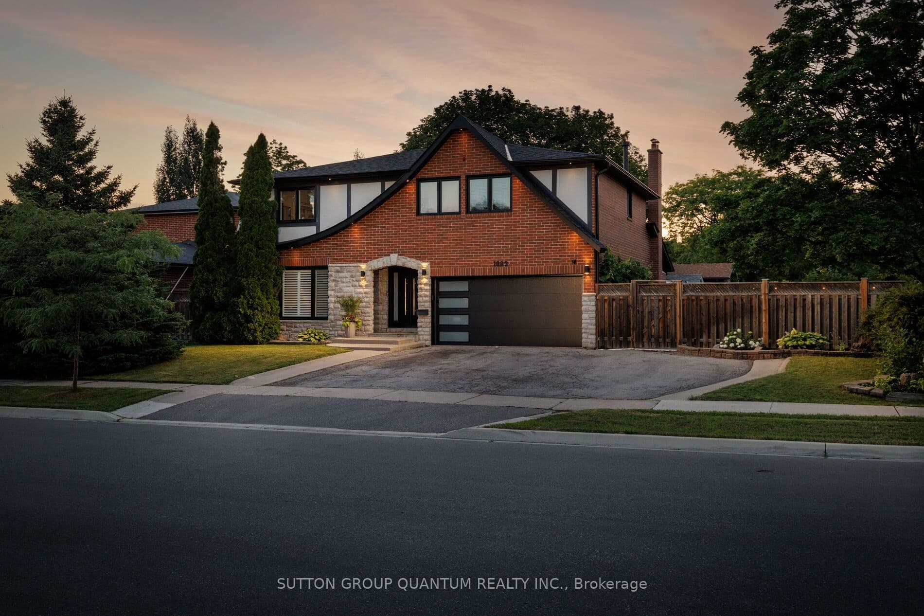 1883 Bough Beeches Boulevard, Mississauga, ON L4W 2J8