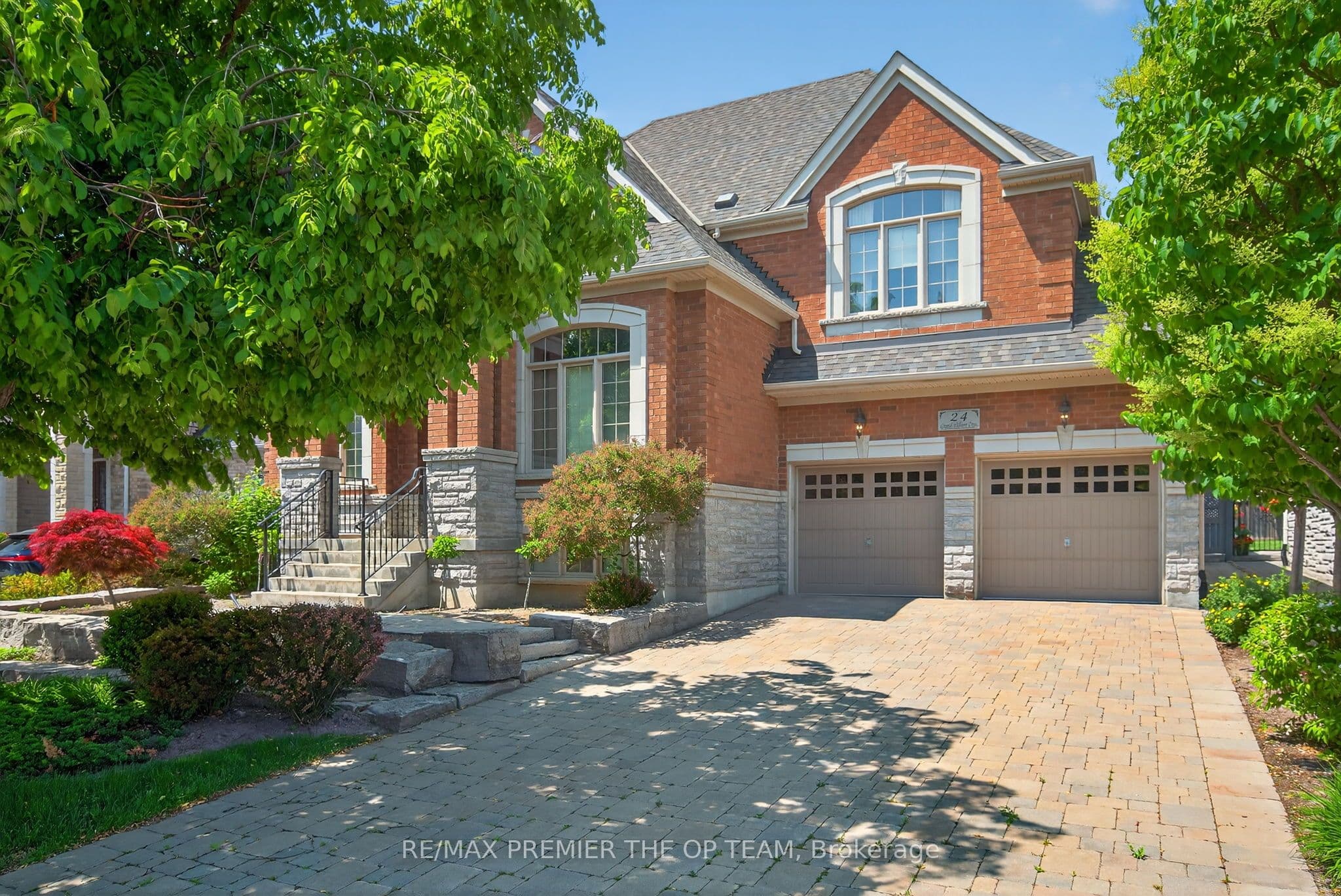24 Grand Vellore Crescent, Vaughan, ON L4H 0N8