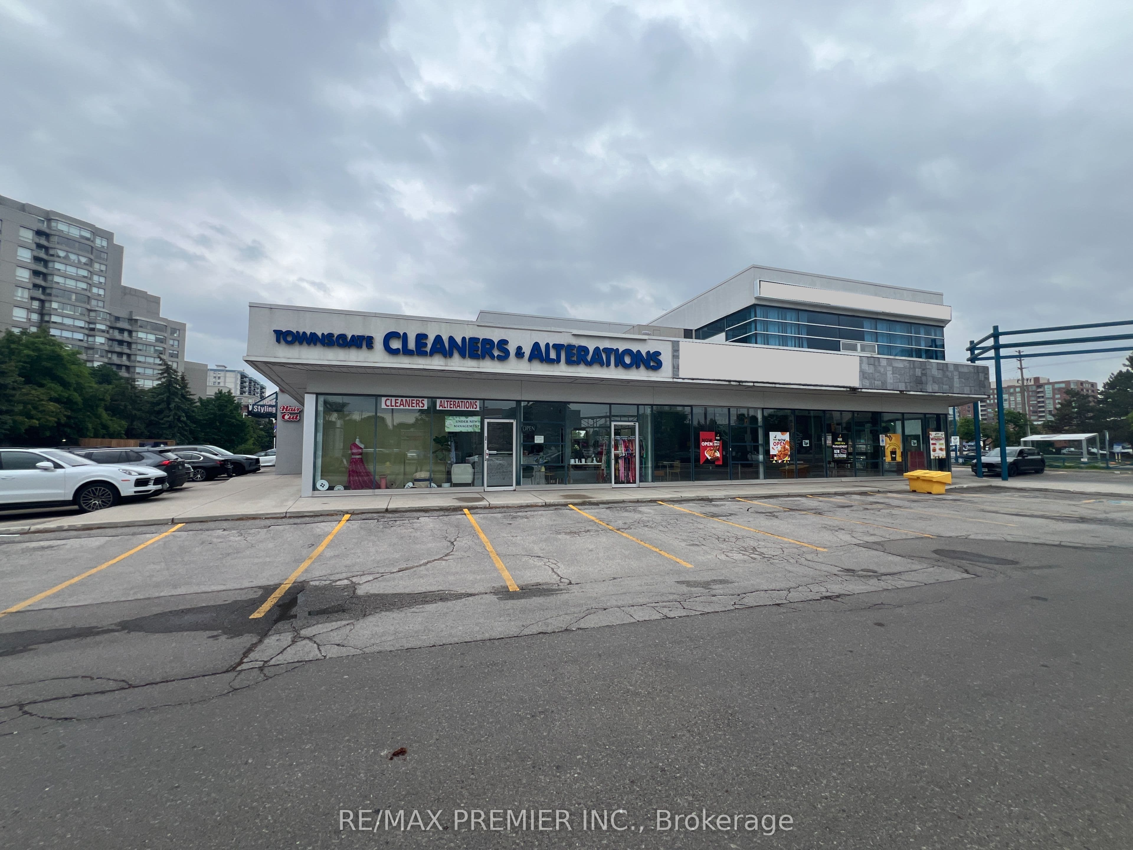 7077 Bathurst Street 7, Vaughan, ON L4J 2J6