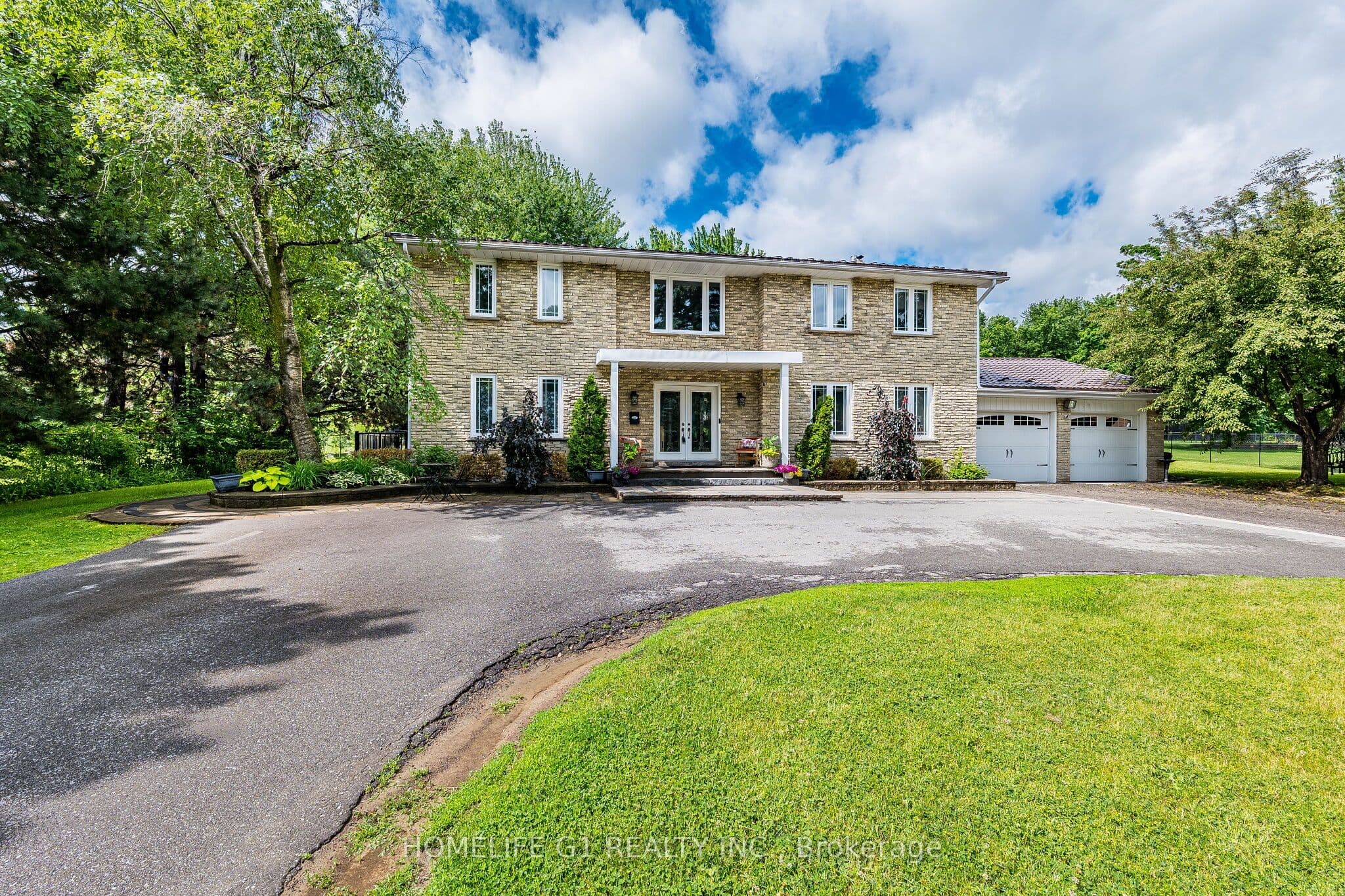 17 Crescent Hills Drive S, Brampton, ON L6S 2P4
