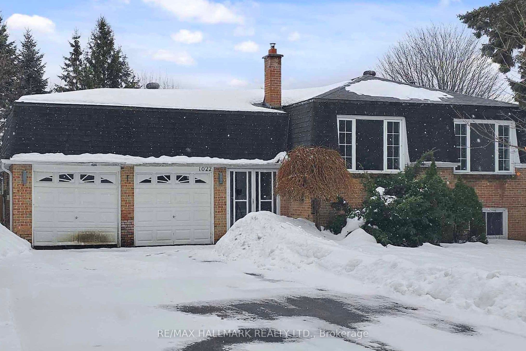 1022 Janette Street, Newmarket, ON L3Y 3C5