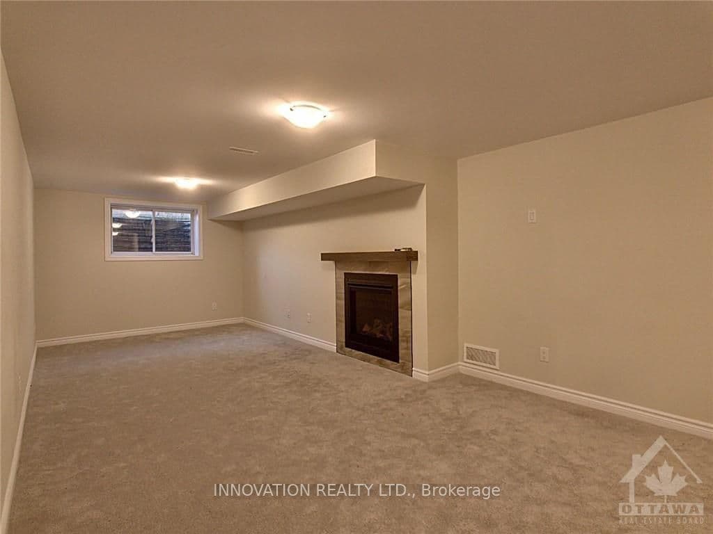 327 Barrett Farm Drive N, Blossom Park - Airport and Area, ON K1T 0S3