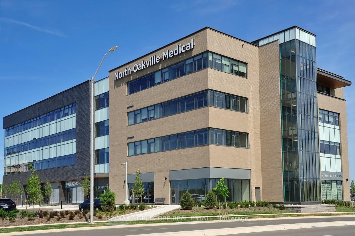 3075 Hospital Gate 422, Oakville, ON L6M 1M1