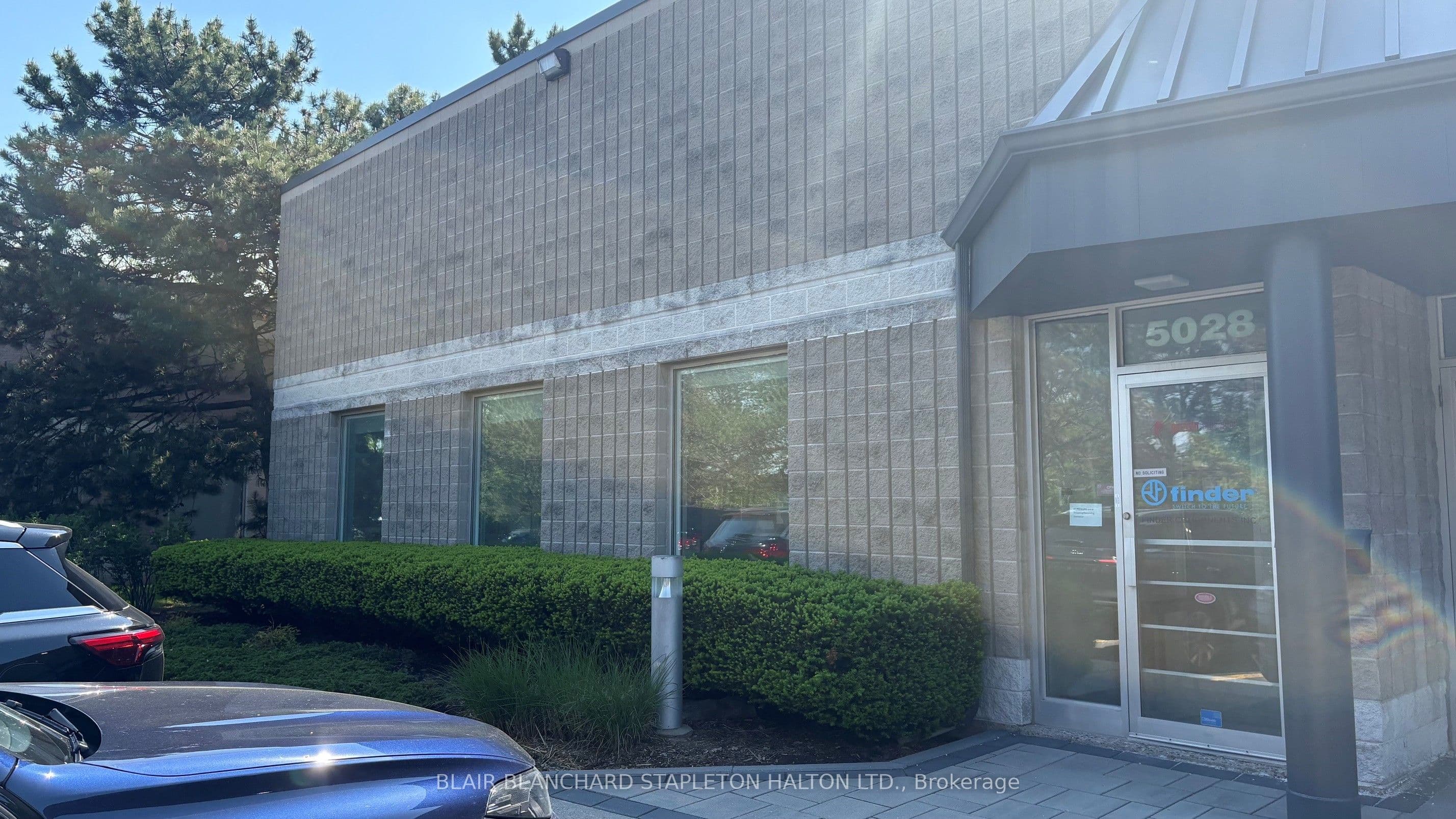 5028 South Service Road 3, Burlington, ON L7L 5Y7