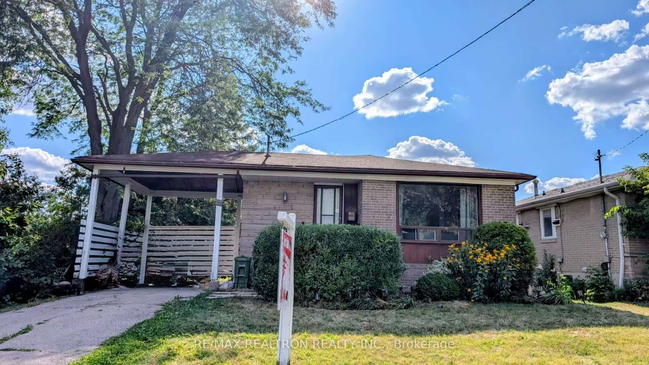 22 Rochelle Crescent, Toronto, ON M2J 1Y4