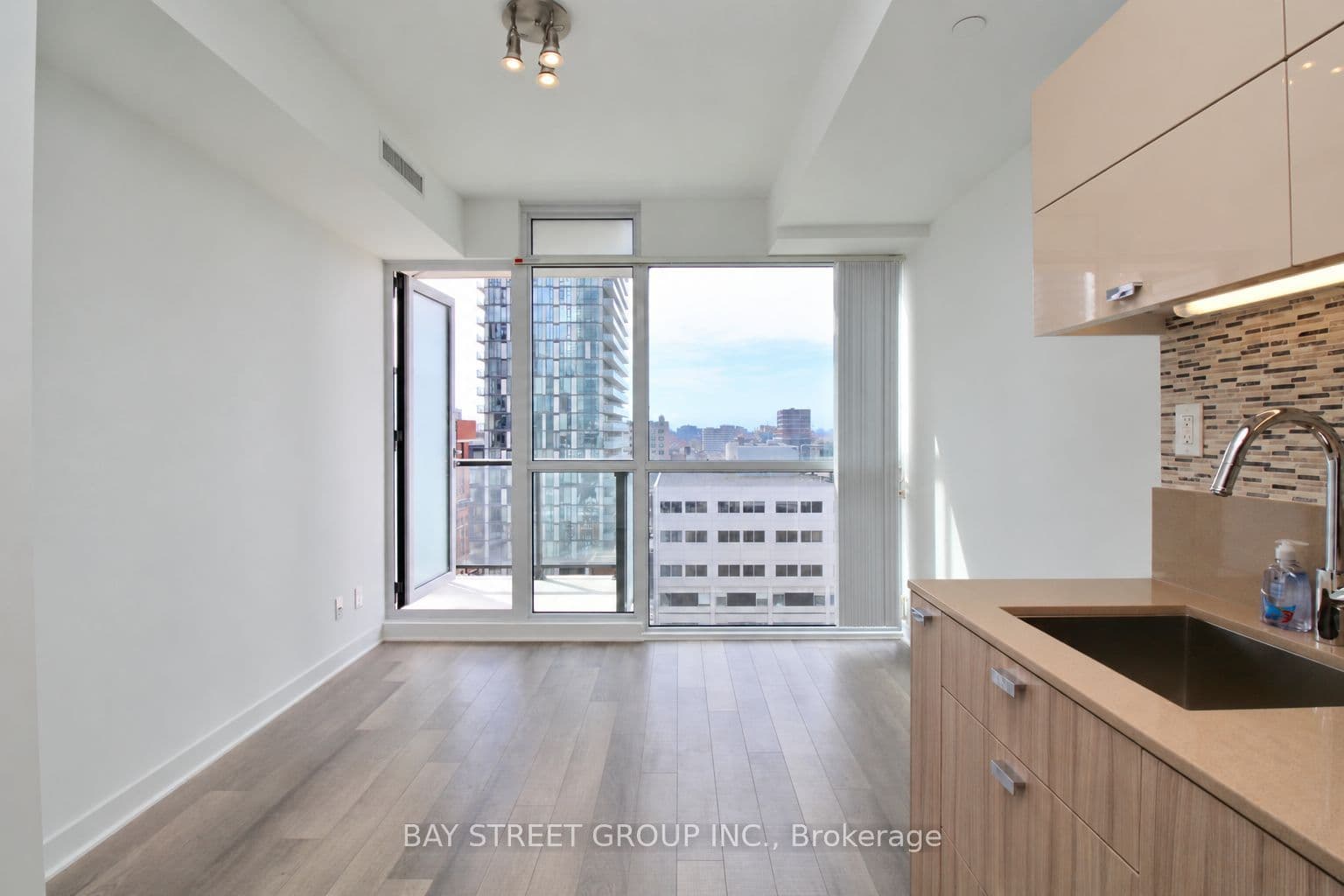 290 Adelaide Street W 1303, Toronto, ON M5V 0P3