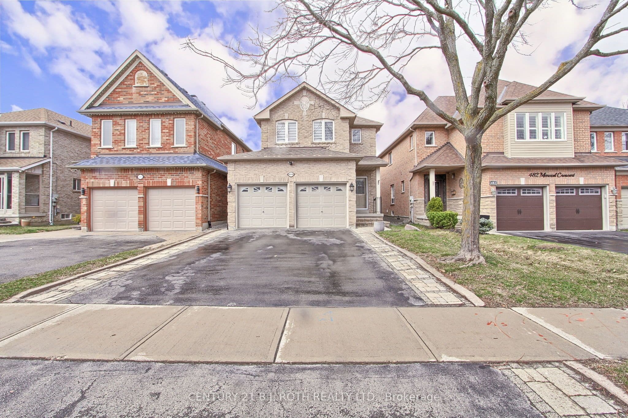 484 Menczel Crescent, Newmarket, ON L3X 2P6