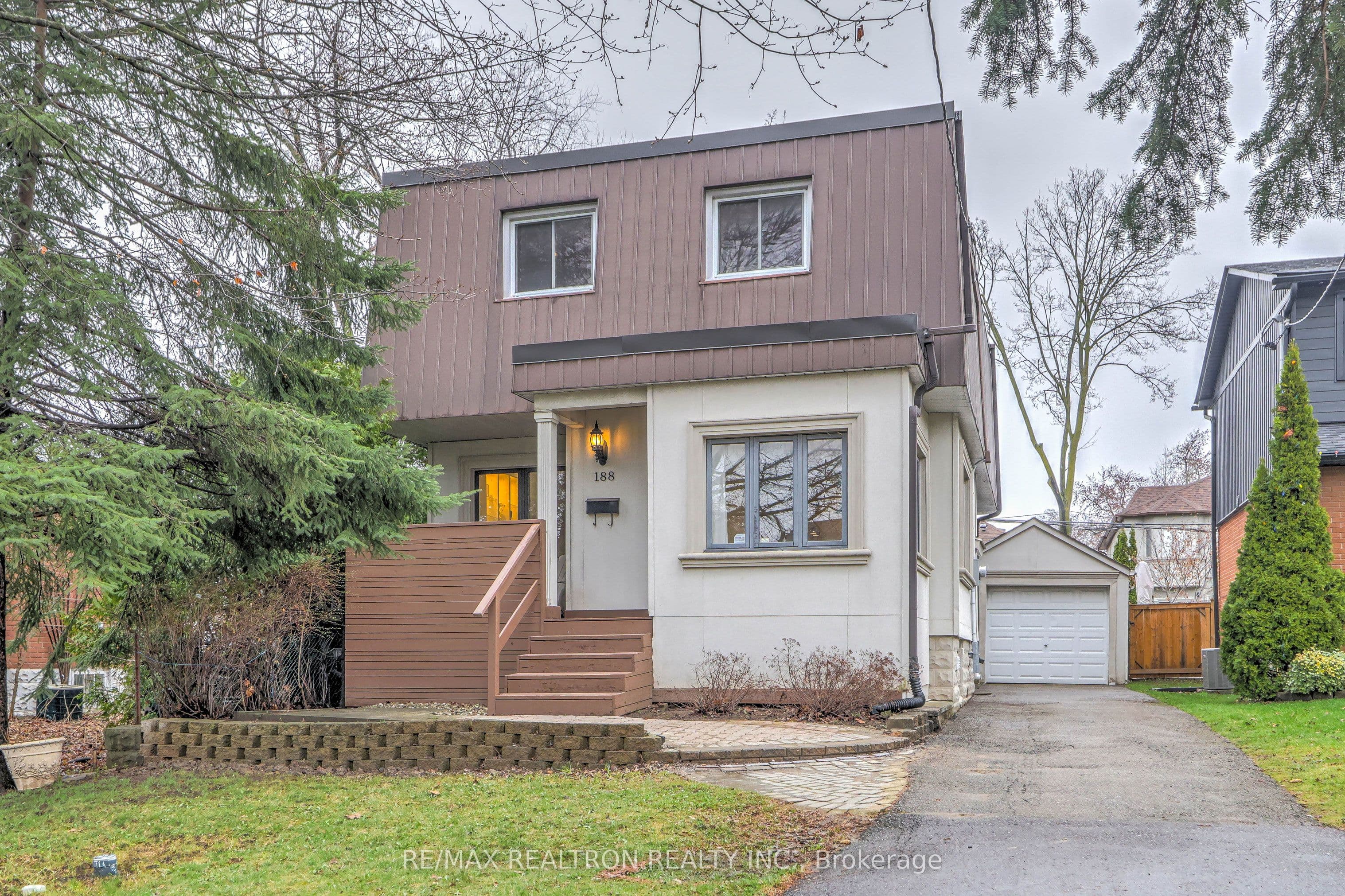 188 Maplehurst Avenue, Toronto, ON M2N 3C2