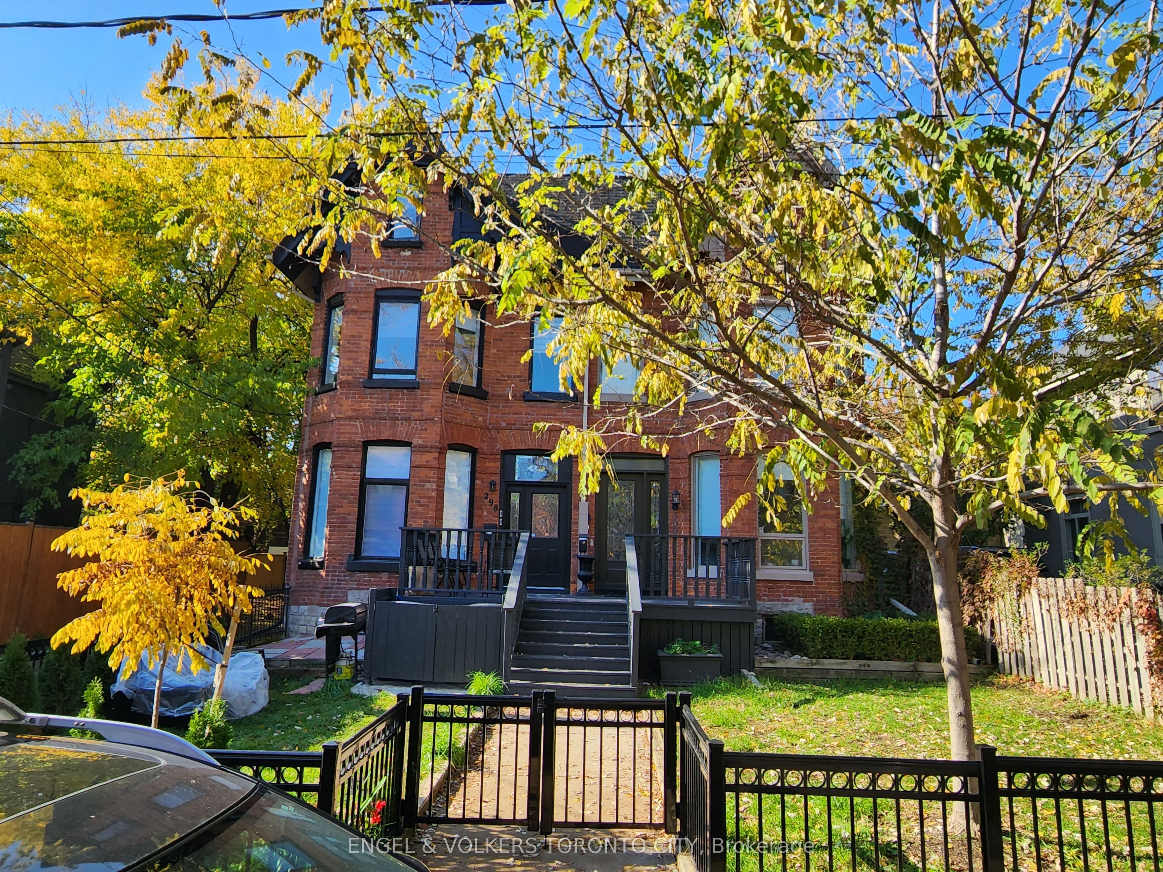 298 Seaton Street, Toronto, ON M5A 2T7