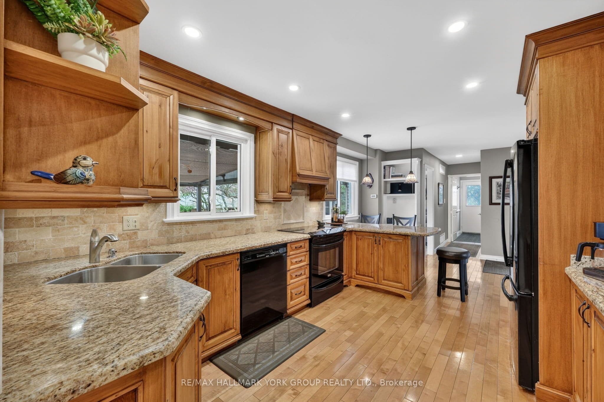 8 Grant Court, East Gwillimbury, ON L0G 1R0