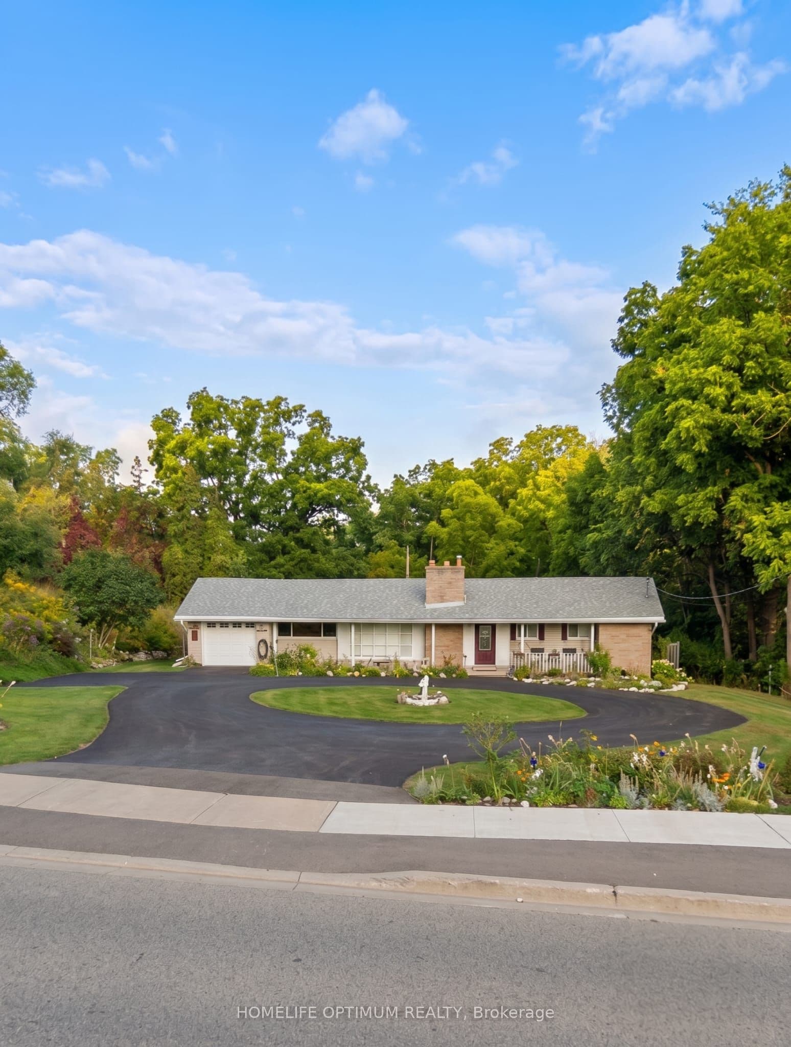 400 Maple Avenue, Halton Hills, ON L7G 1X1
