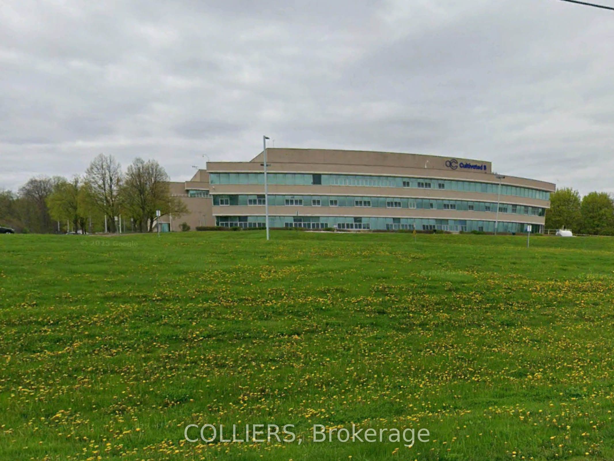 649 North Service Road, Burlington, ON L7P 5B9