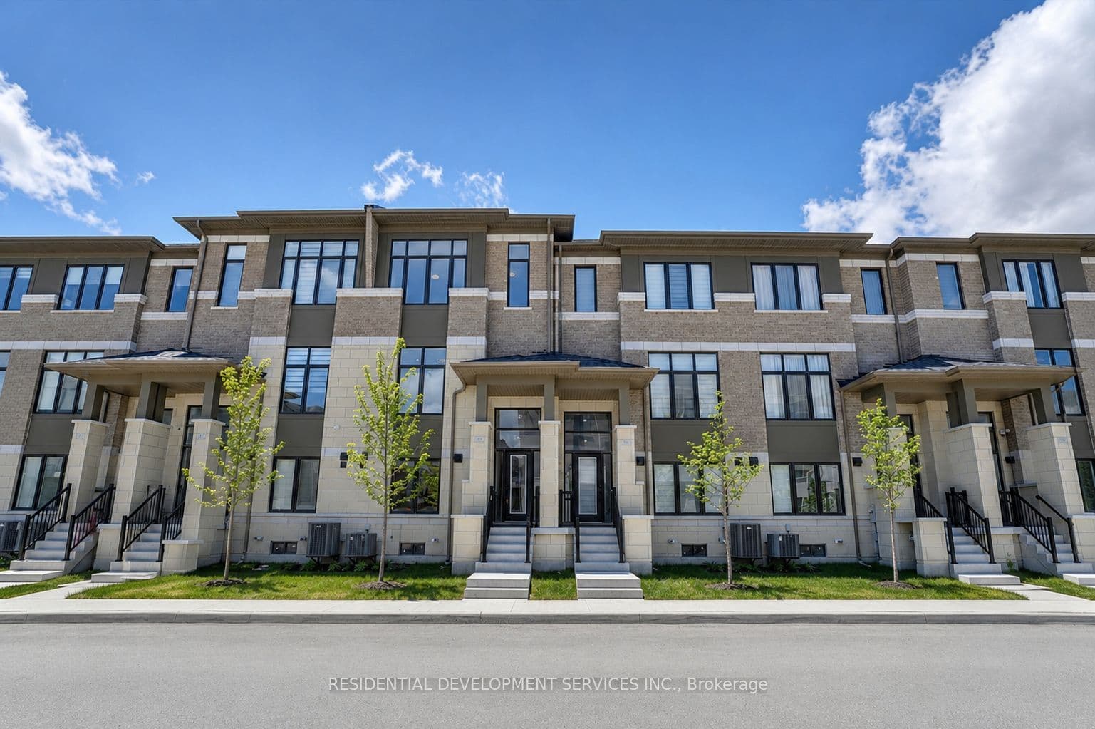 12 Tay Lane, Richmond Hill, ON L4S 0N8