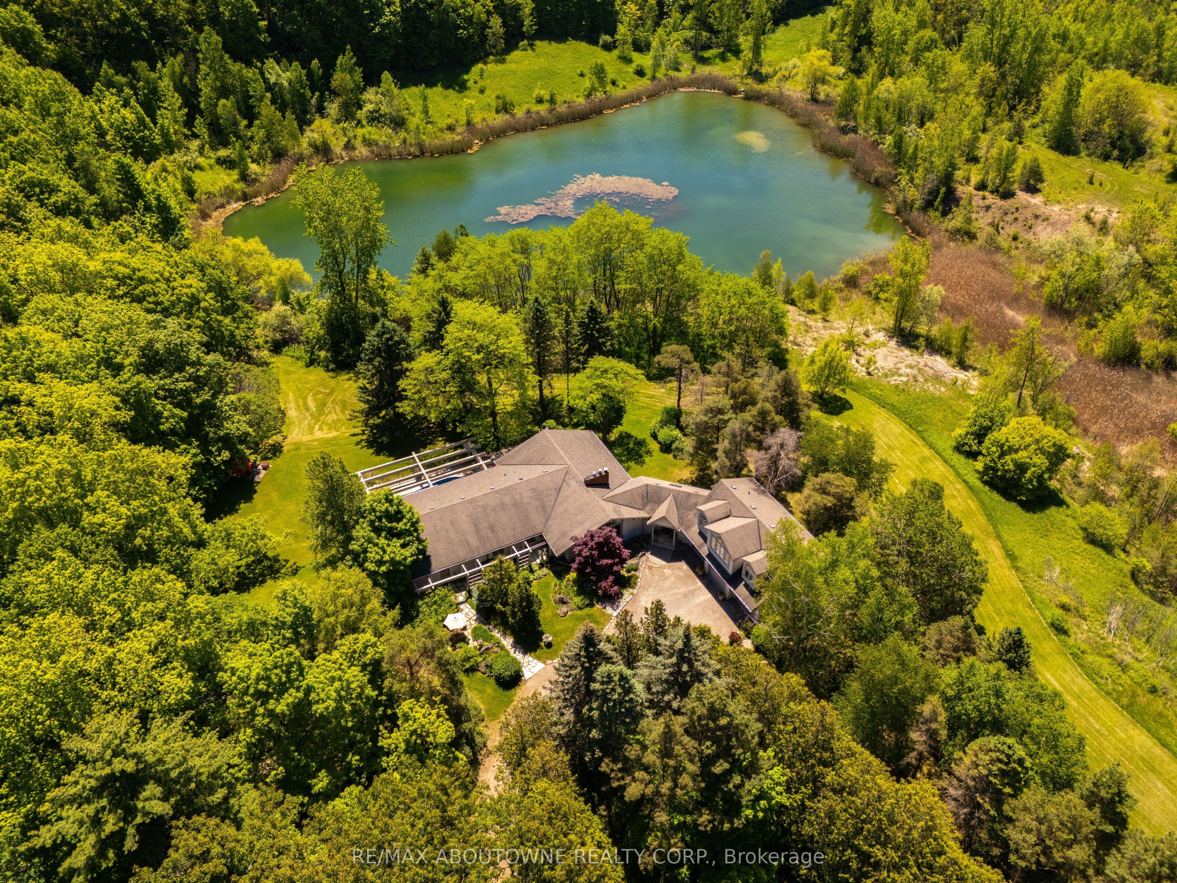 2360 8 Side Road, Burlington, ON L7P 0M7