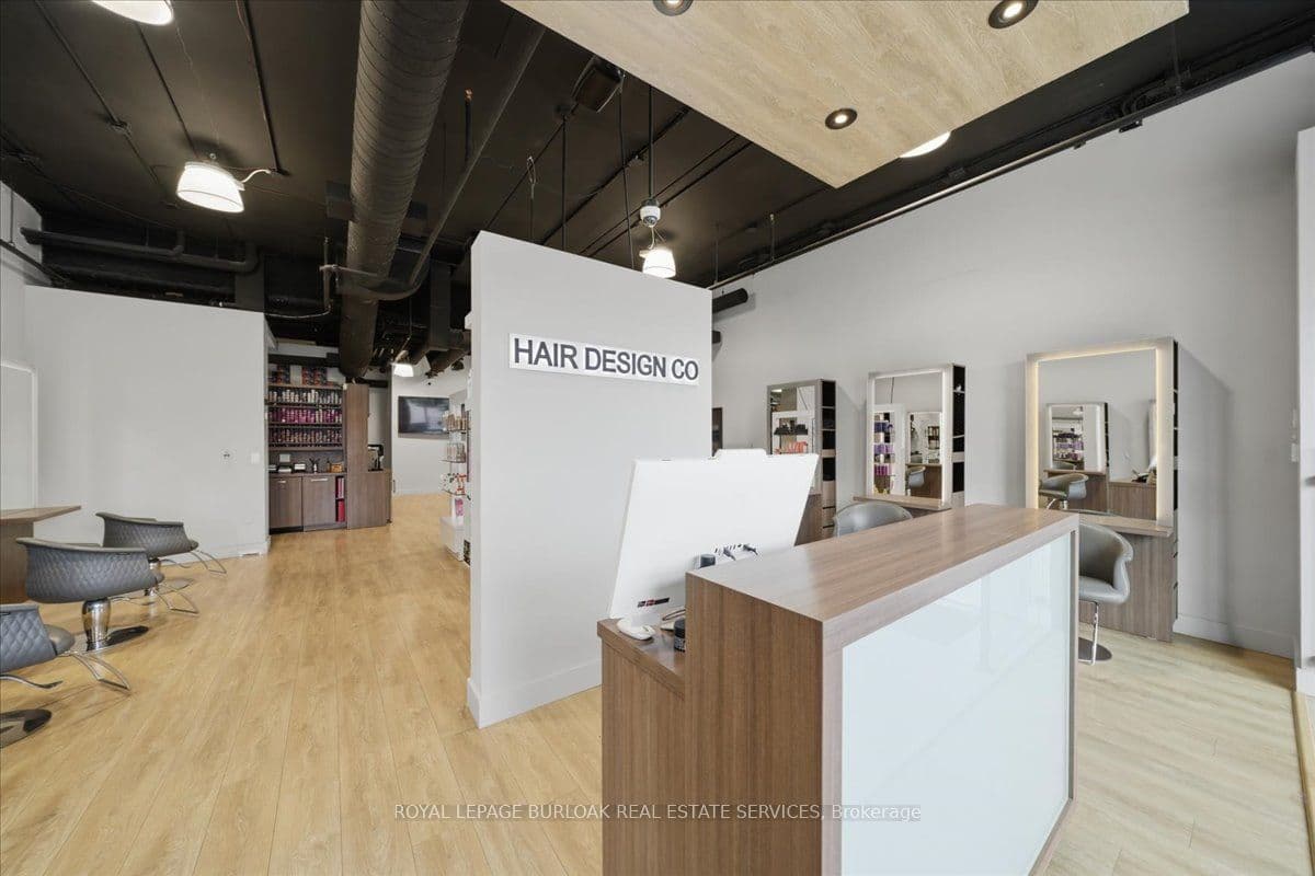 515 Dundas Street W 9, Oakville, ON L6M 1L9