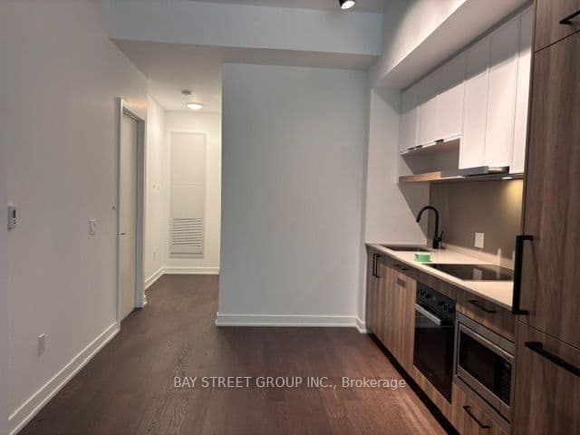 91 Montclair Avenue 1503, Toronto, ON M5P 0B1