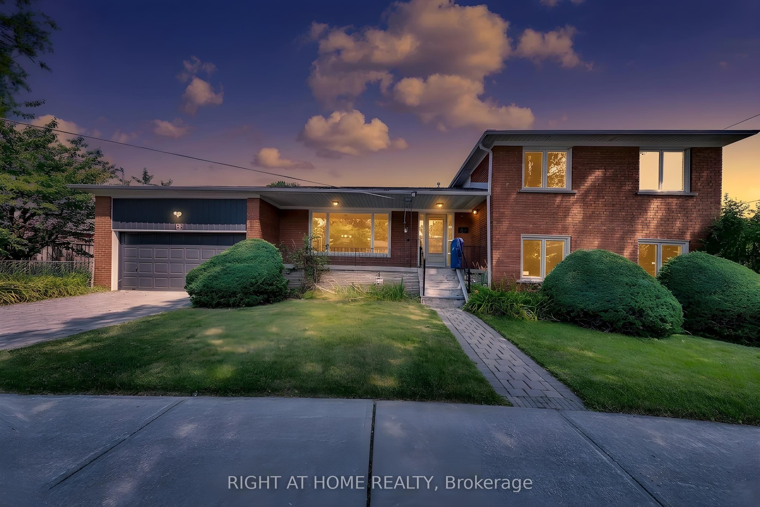 88 Peckham Avenue, Toronto, ON M2R 2V5