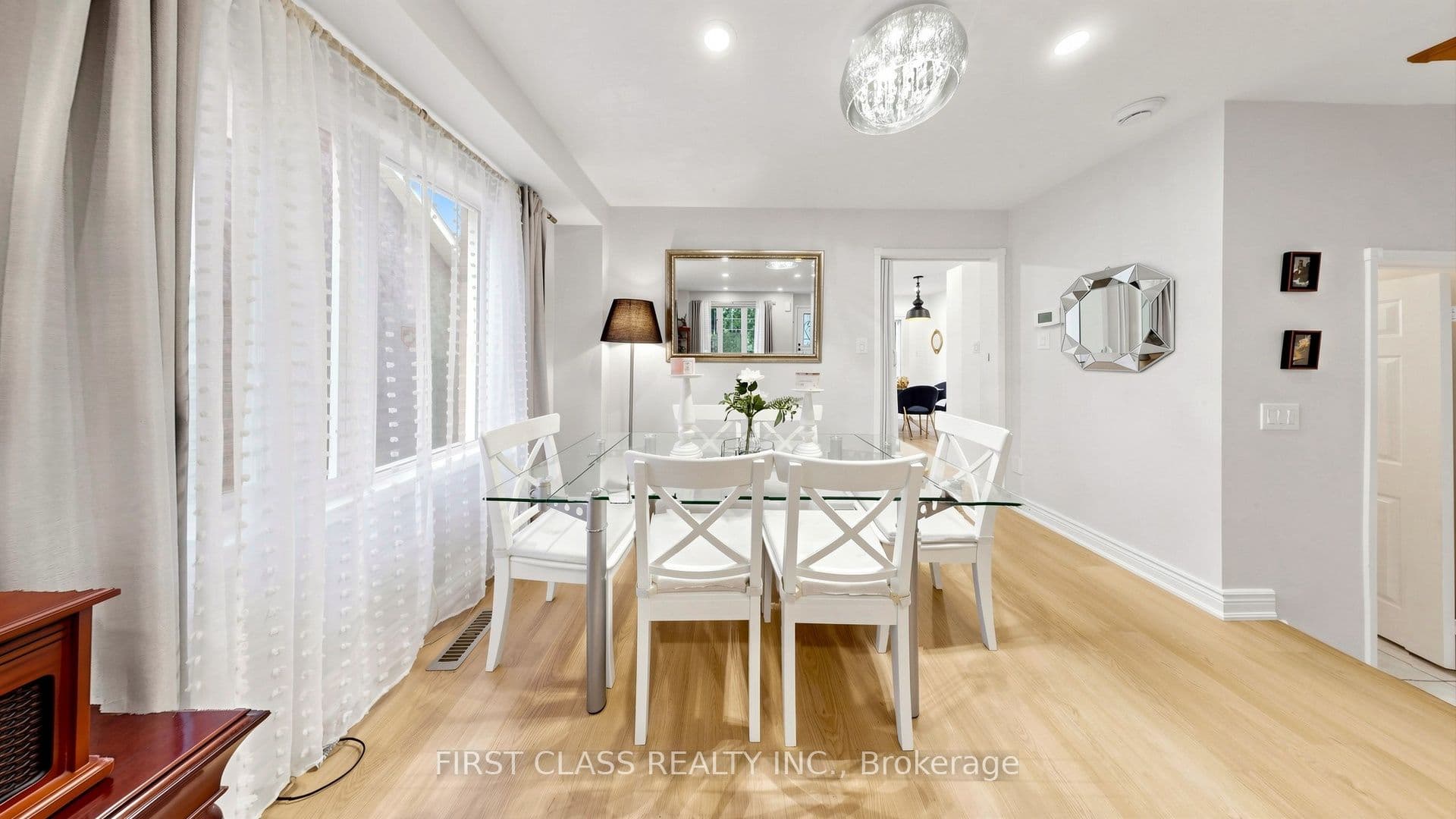2407 East Gate Crescent, Oakville, ON L6H 6L1