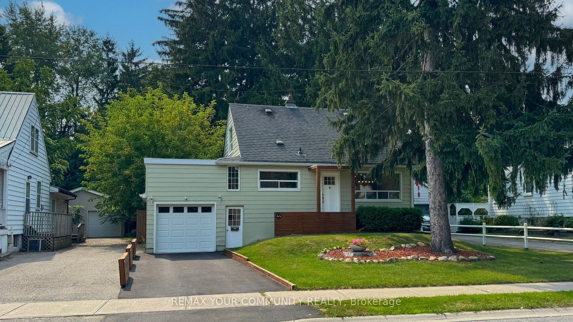 44 Reaman Street, Richmond Hill, ON L4C 4P1