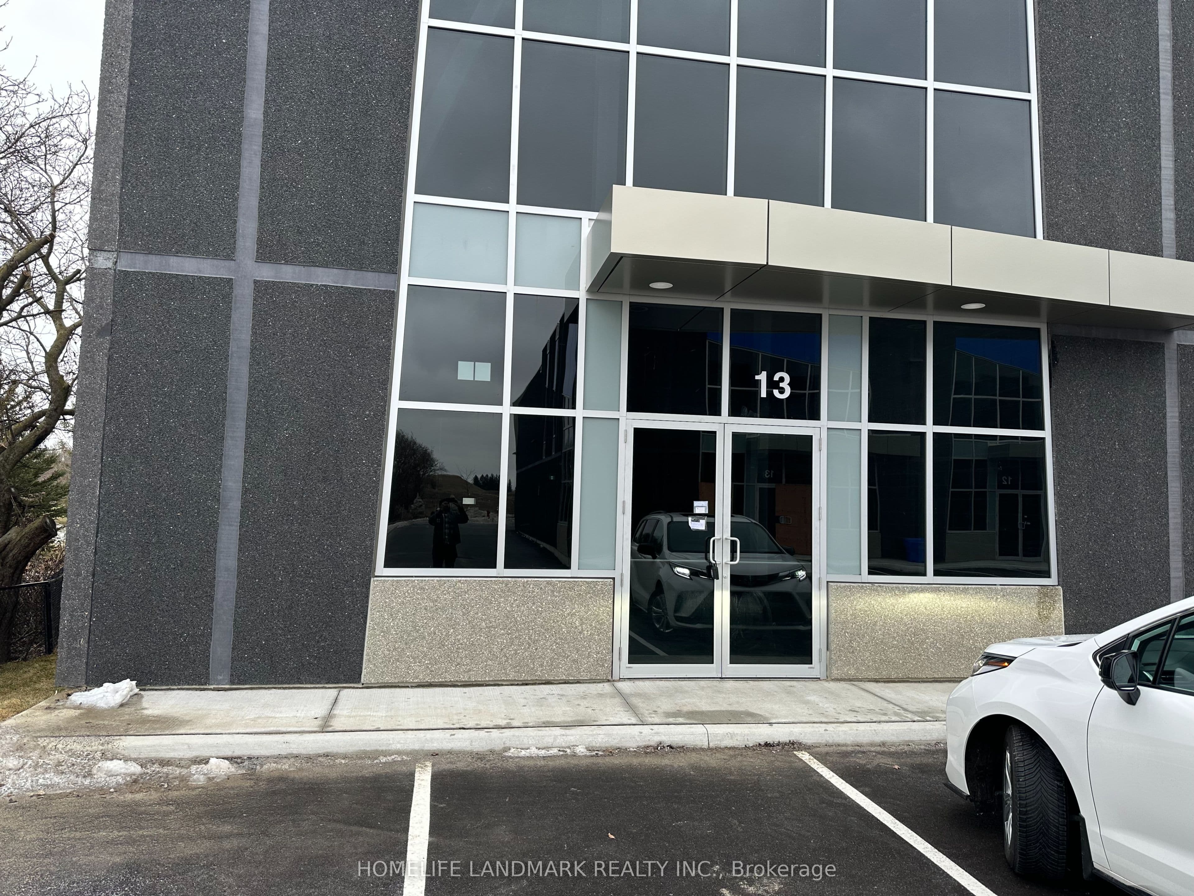 135 Addison Hall Circle 13 Main, Aurora, ON L4G 7C7