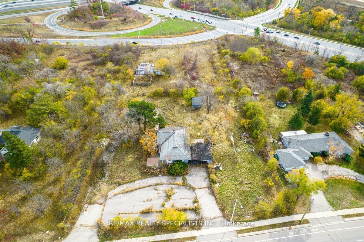 2036 Upper Middle Road E, Oakville, ON L6H 7G5