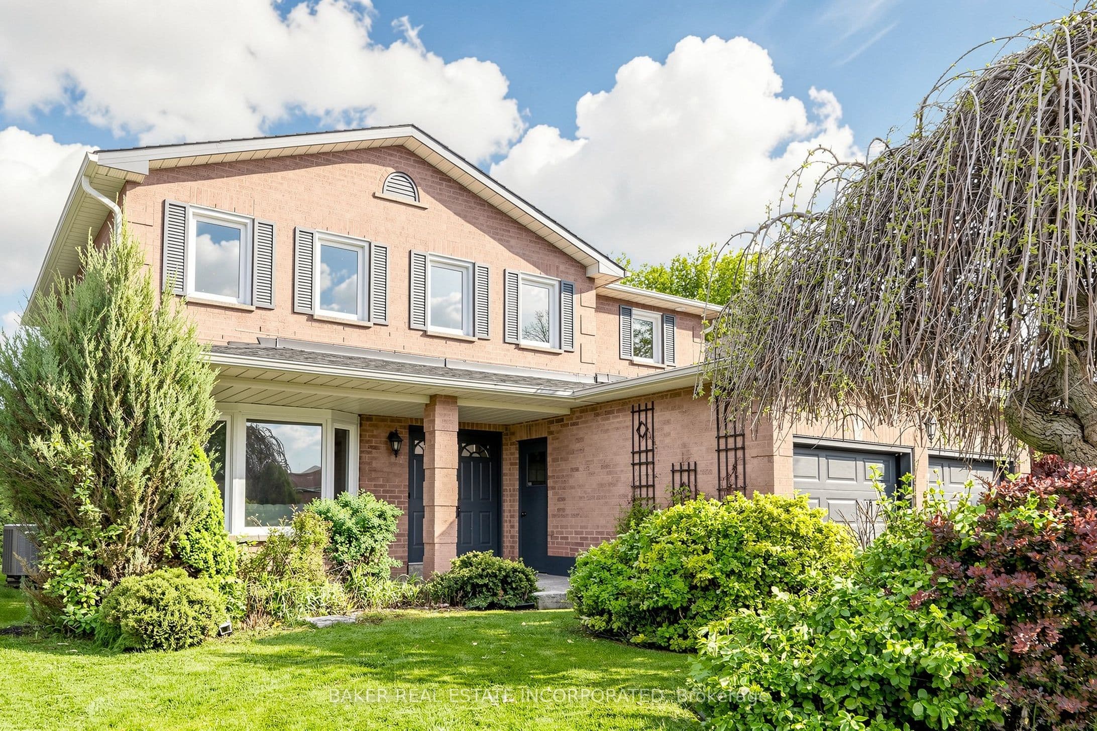 670 Leslie Valley Drive, Newmarket, ON L3Y 7J5