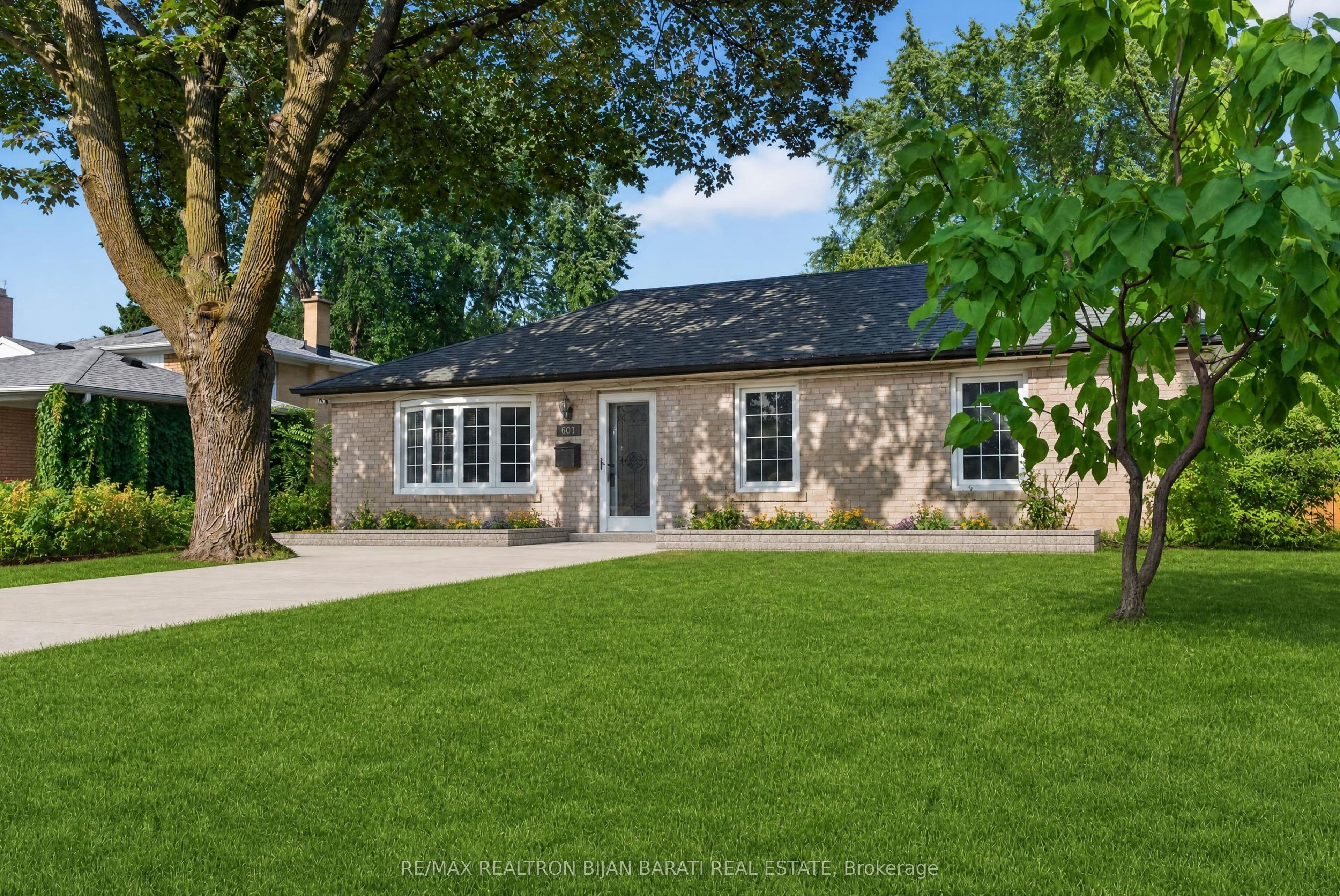 601 Conacher Drive, Toronto, ON M2M 3M9