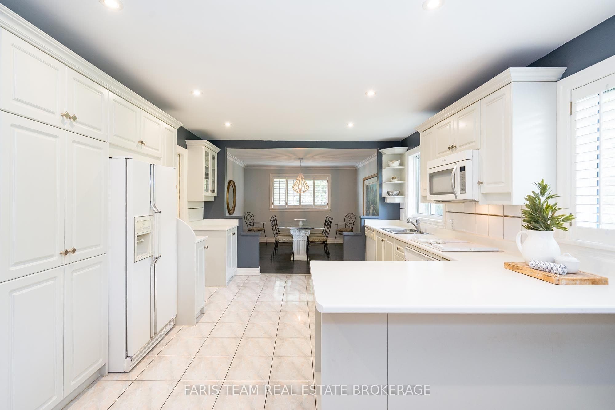 52 May Avenue, Richmond Hill, ON L4C 3S6