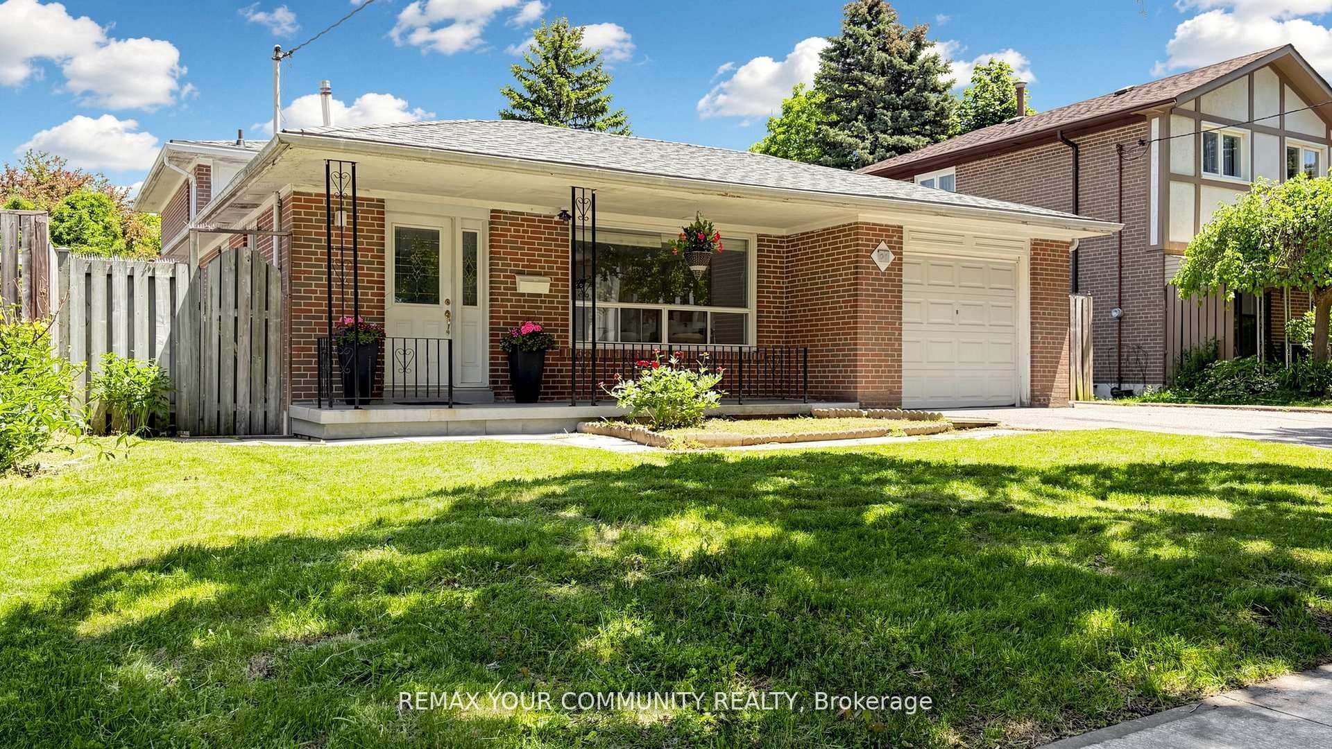 23 Lesgay Crescent, Toronto, ON M2J 2H9