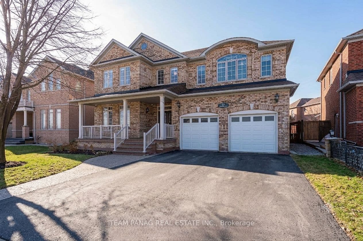 52 Mount Royal Circle, Brampton, ON L6P 2K4