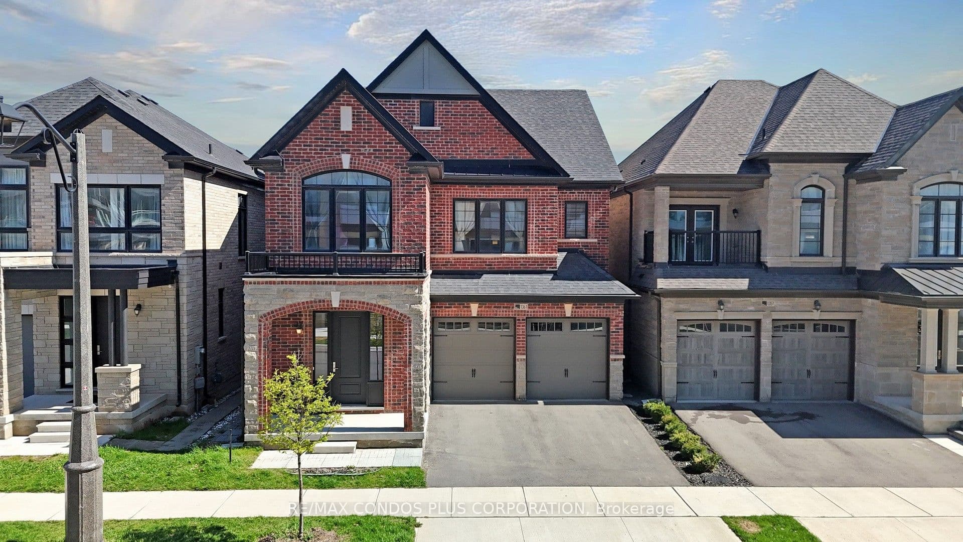1361 Yellow Rose Circle, Oakville, ON L6M 5L3