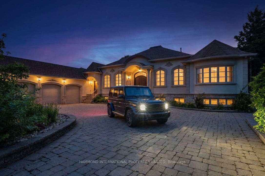 12 Denham Drive, Richmond Hill, ON L4C 6J1