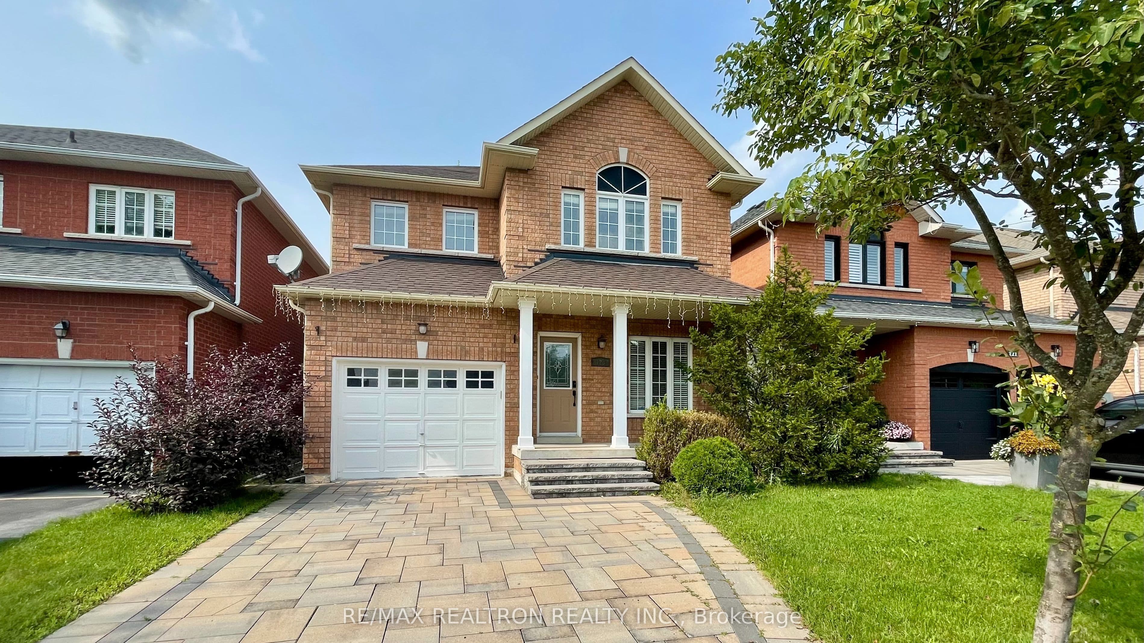 123 Woodbury Crescent, Newmarket, ON L3X 2T3