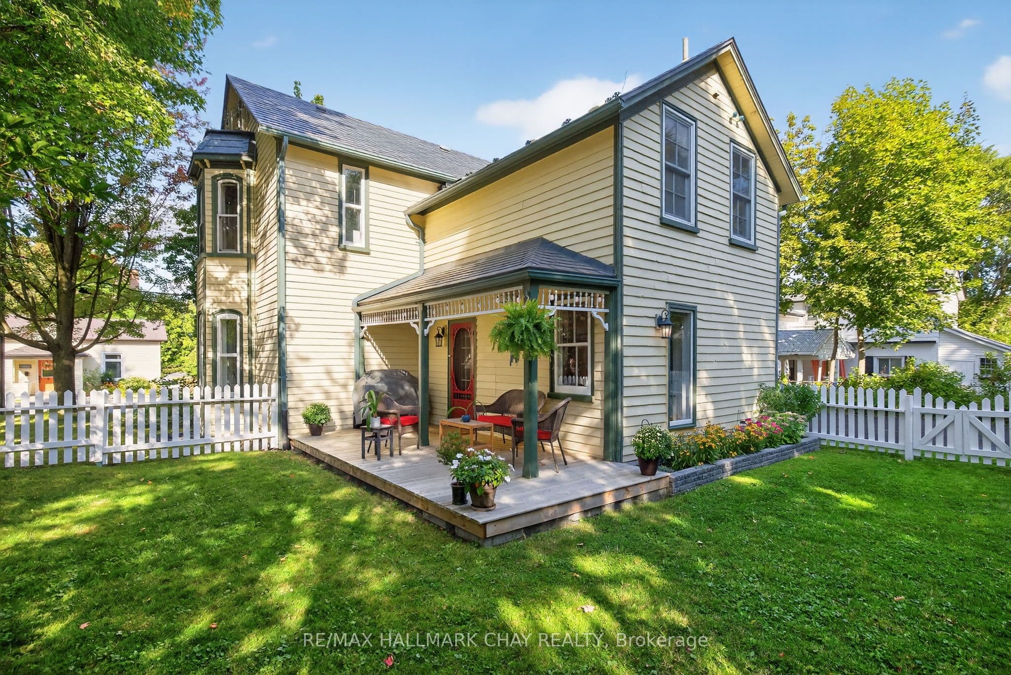 221 Prospect Street, Newmarket, ON L3Y 3T8