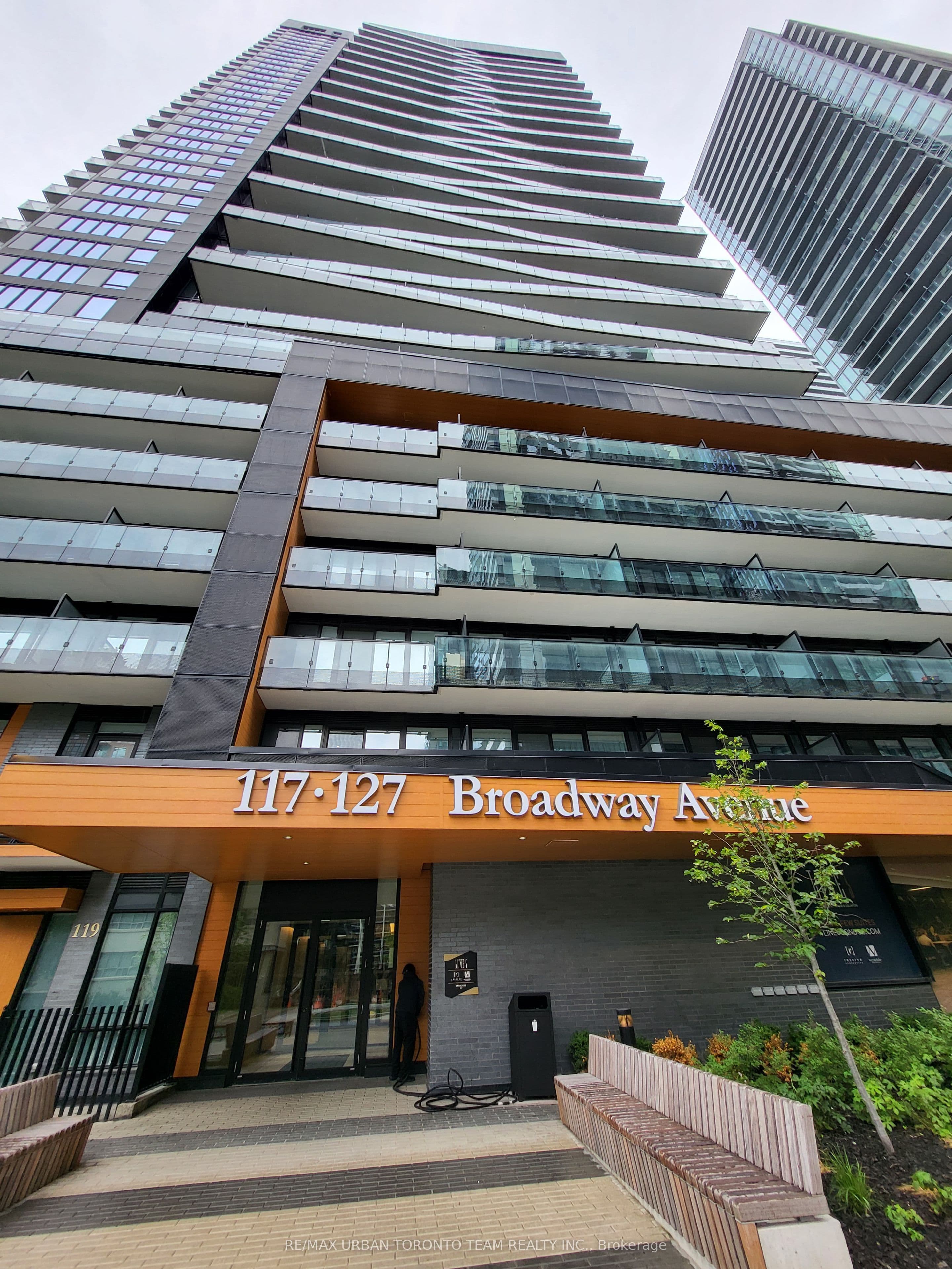 117 Broadway Avenue 701, Toronto, ON M4P 1V3