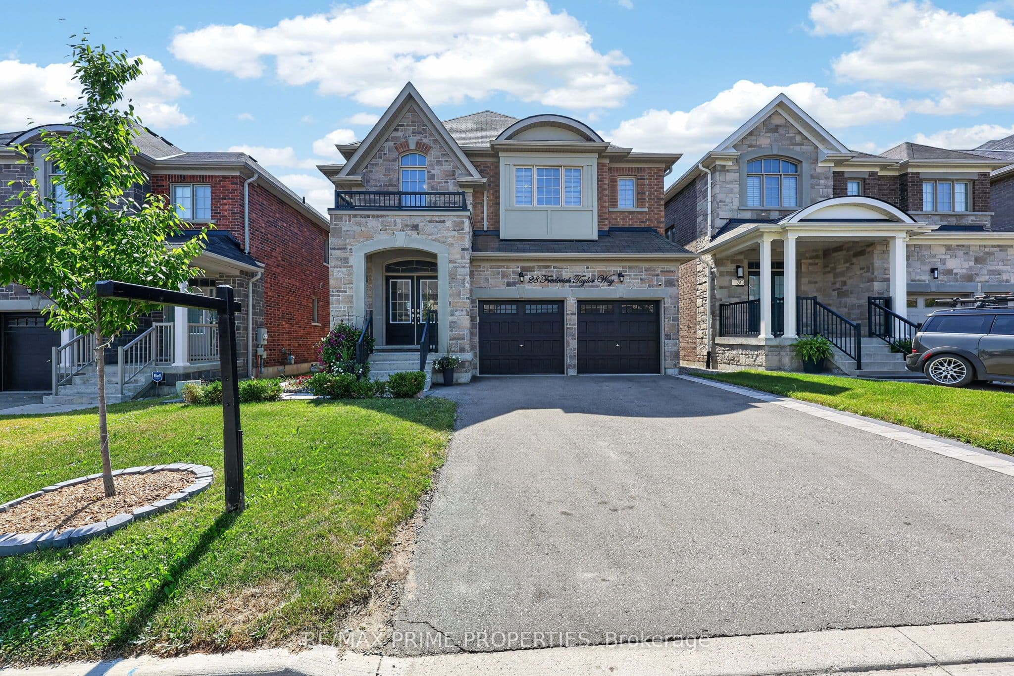 28 Frederick Taylor Way, East Gwillimbury, ON L0G 1M0