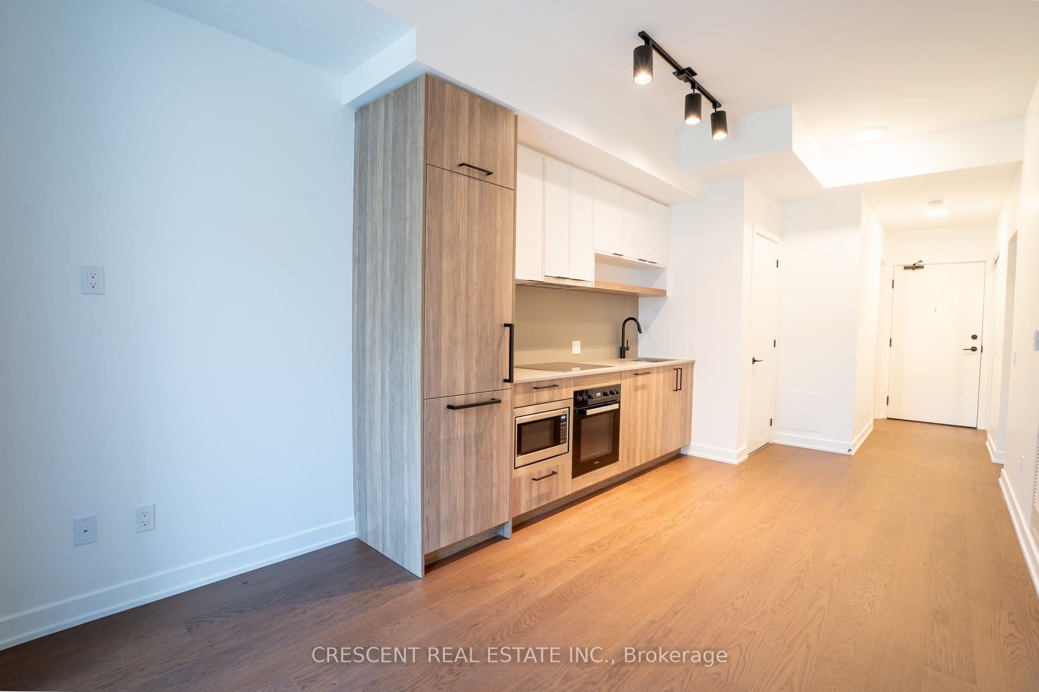 91 Montclair Avenue 201, Toronto, ON M5P 0B1