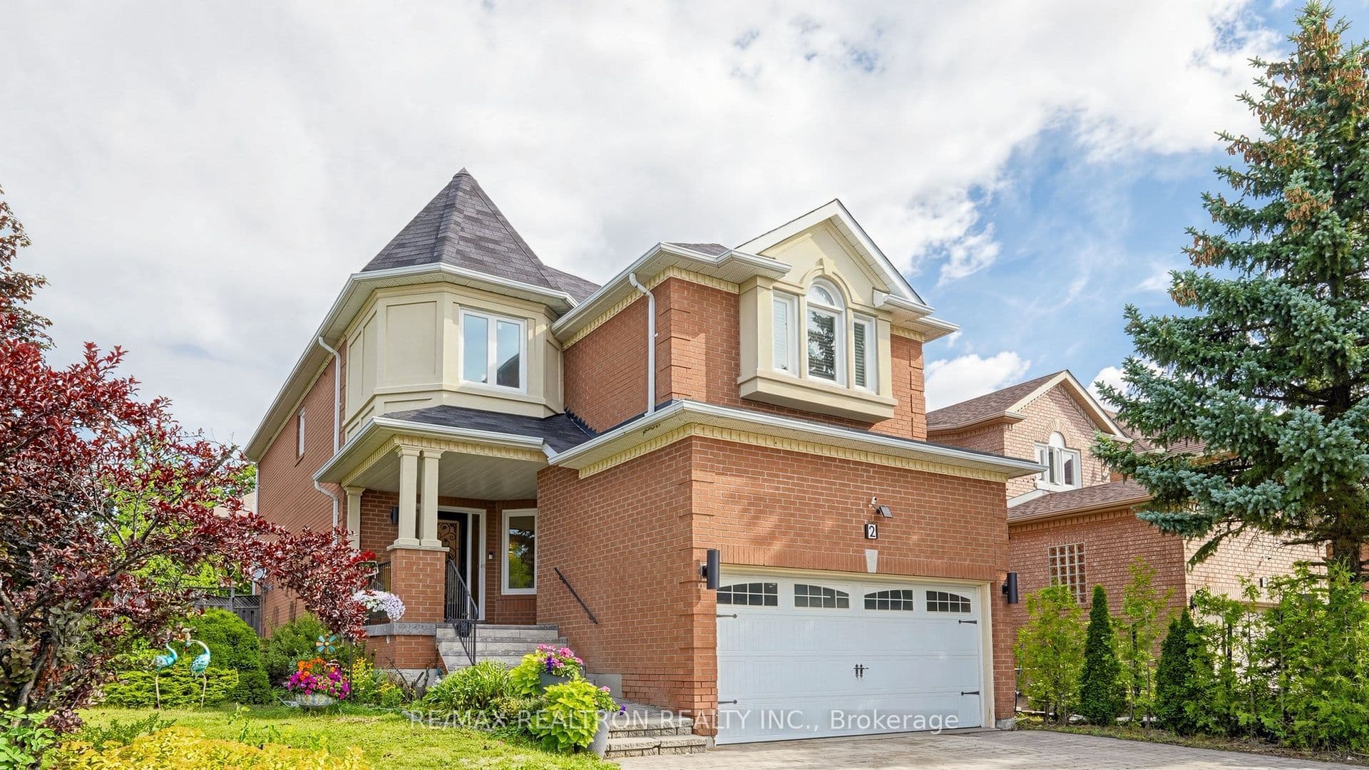 2 Rocksprings Avenue, Richmond Hill, ON L4S 1R1