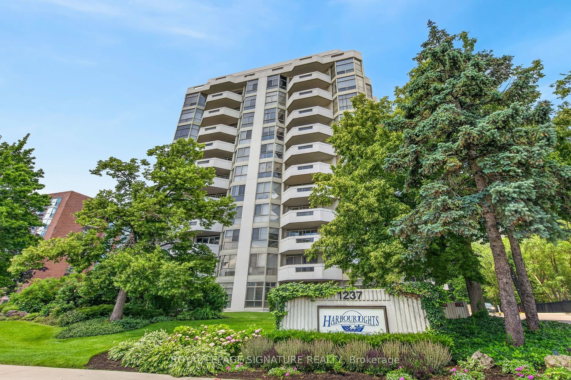 1237 North Shore Boulevard E 405, Burlington, ON L7S 2H8