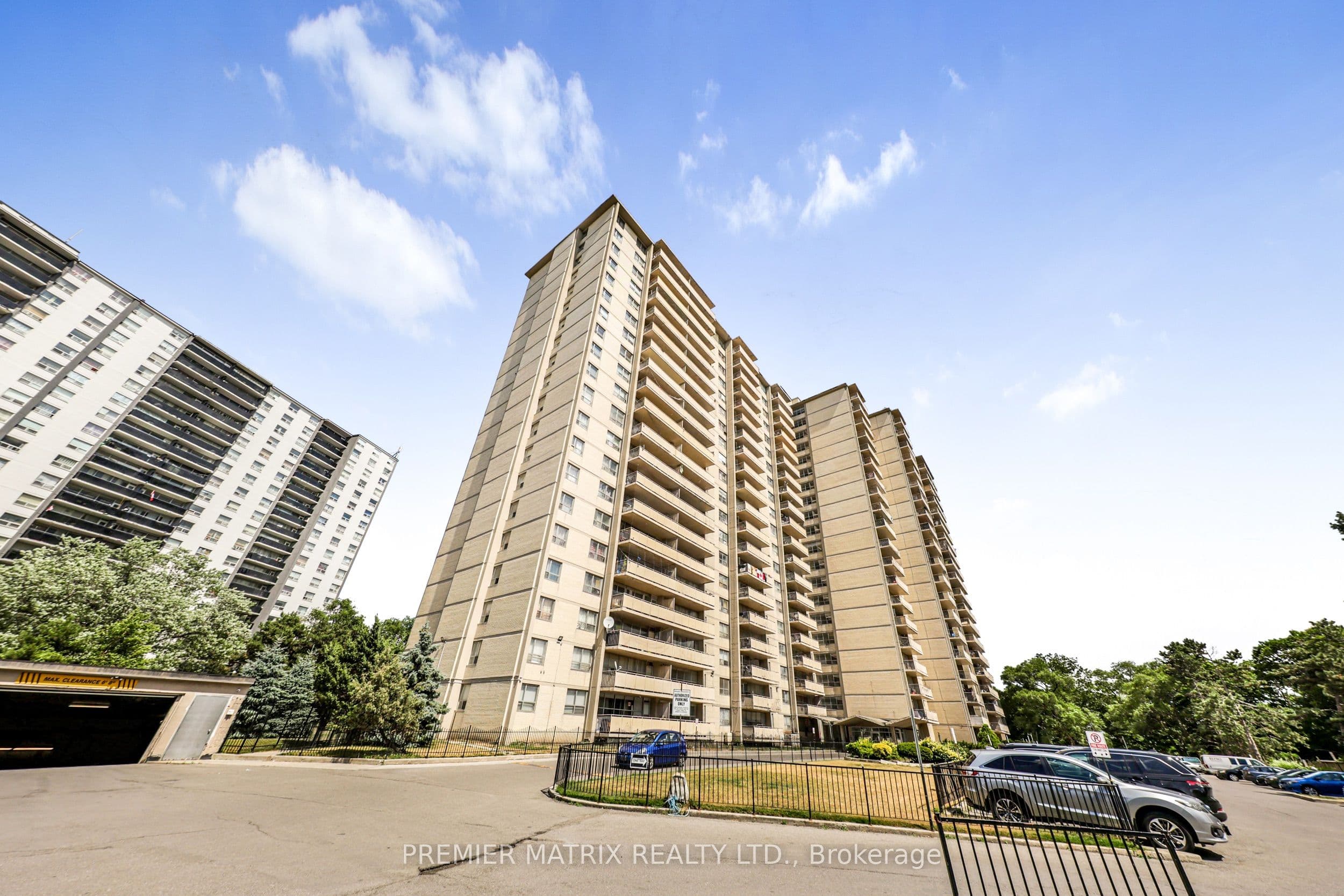 65 Thorncliffe Park Drive 608, Toronto, ON M4H 1L2