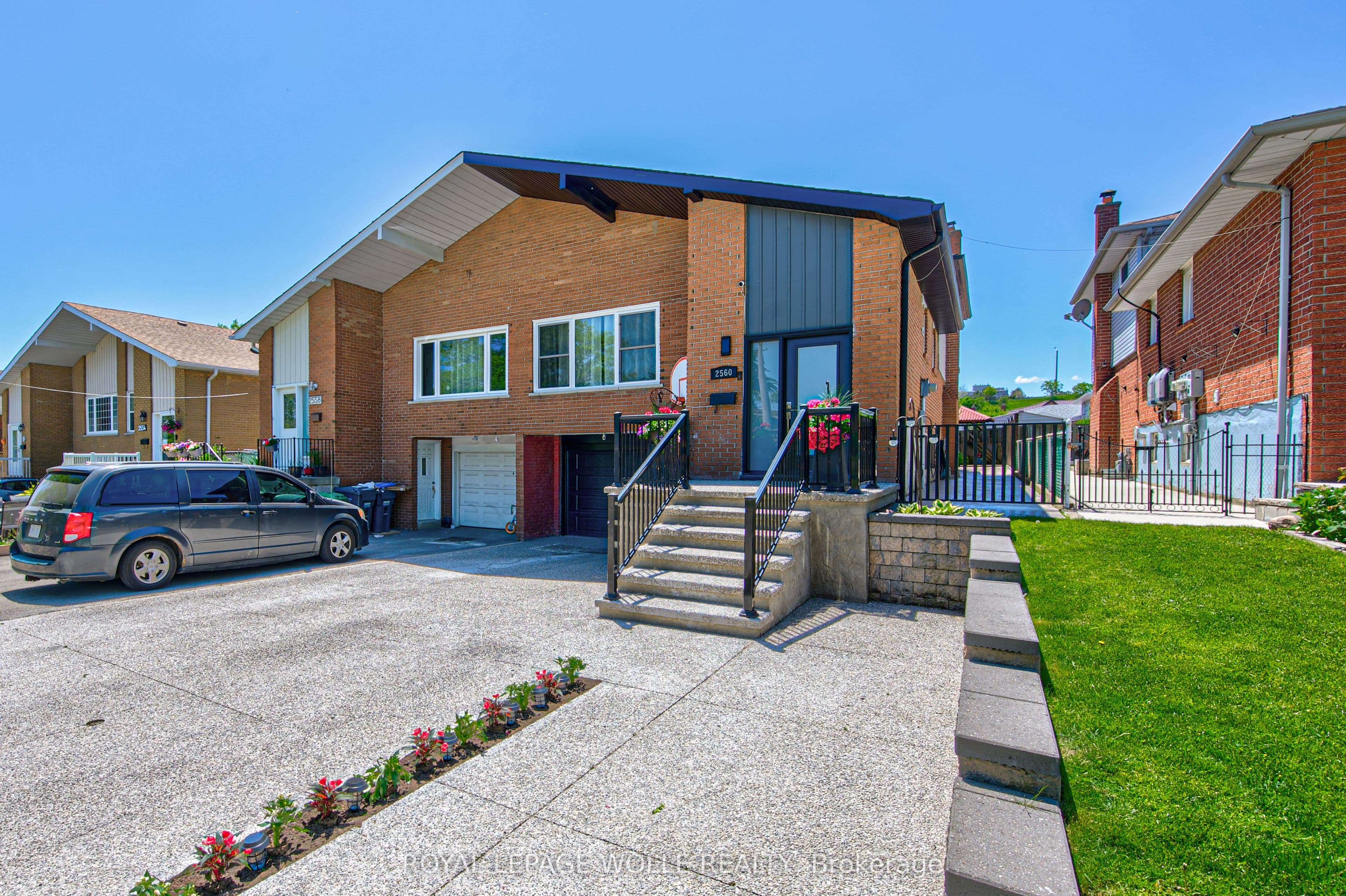 2560 Palisander Avenue, Mississauga, ON L5B 2L2