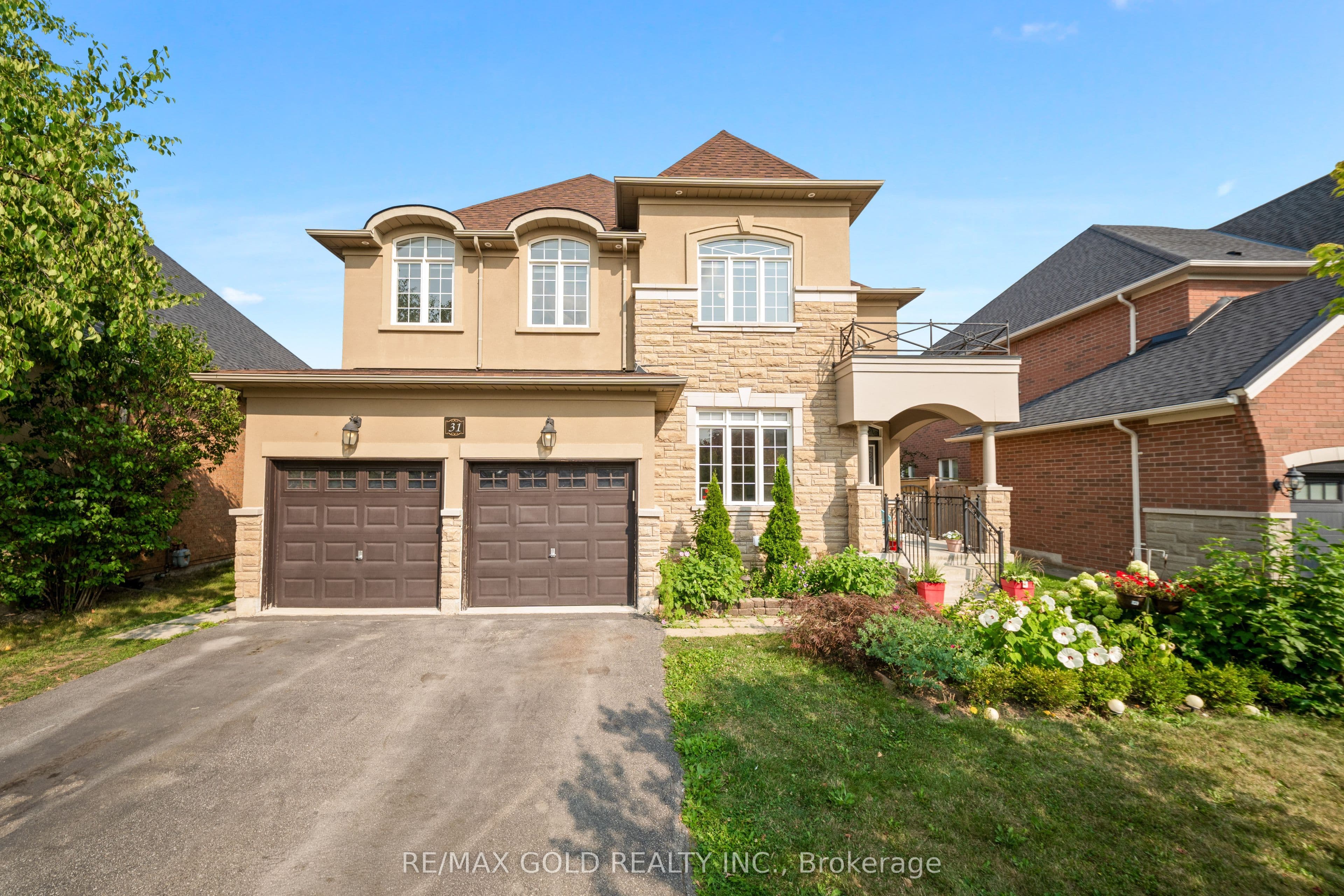 31 Fontainebleu Road, Brampton, ON L6P 1Z1