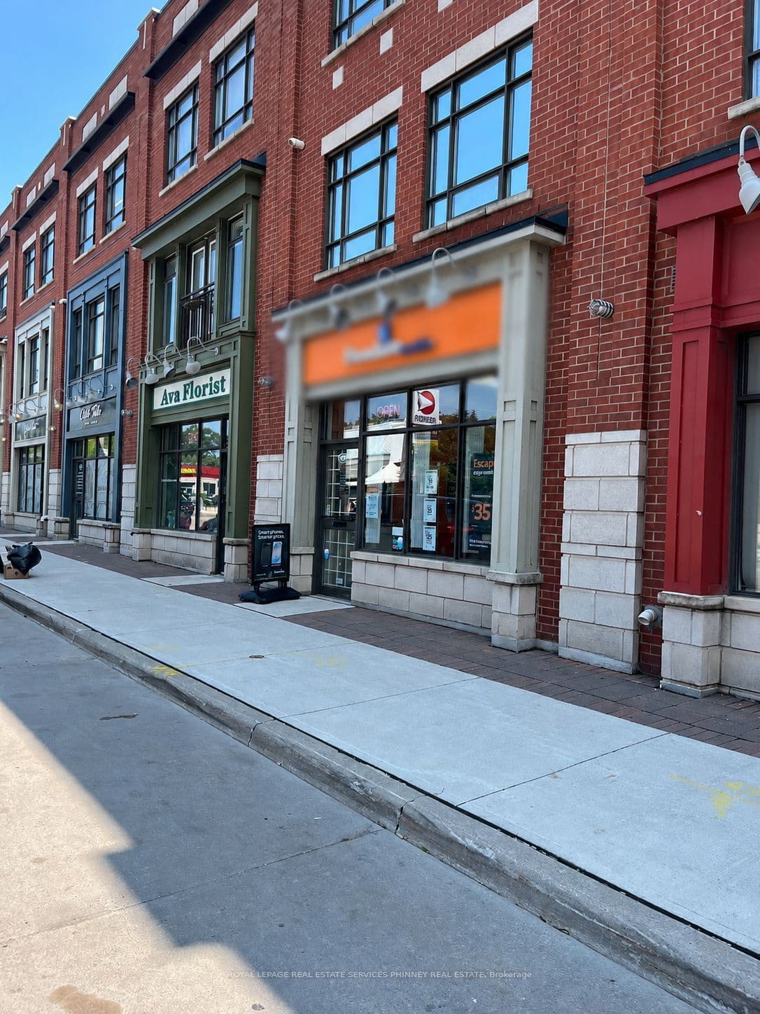 147 Lakeshore Road E, Mississauga, ON L5G 4T9