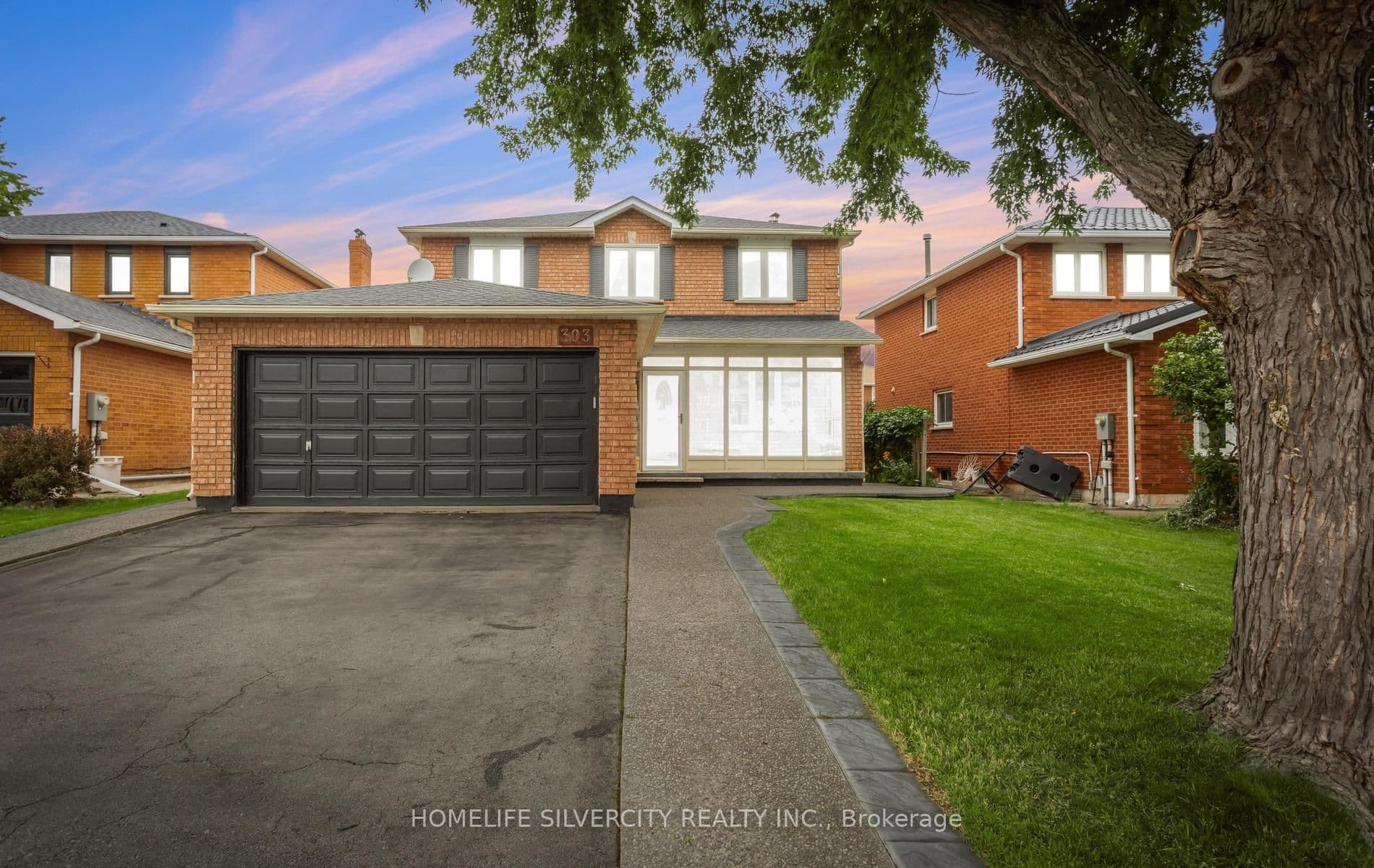 303 Hickory Circle, Oakville, ON L6H 4V3