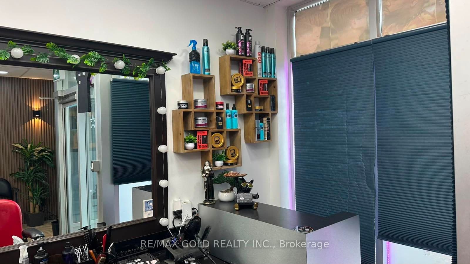 24 Dundas Street E 2, Mississauga, ON L5A 1W2