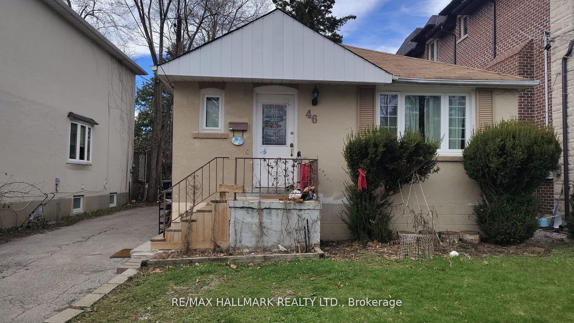 46 Madawaska Avenue, Toronto, ON M2M 2P9
