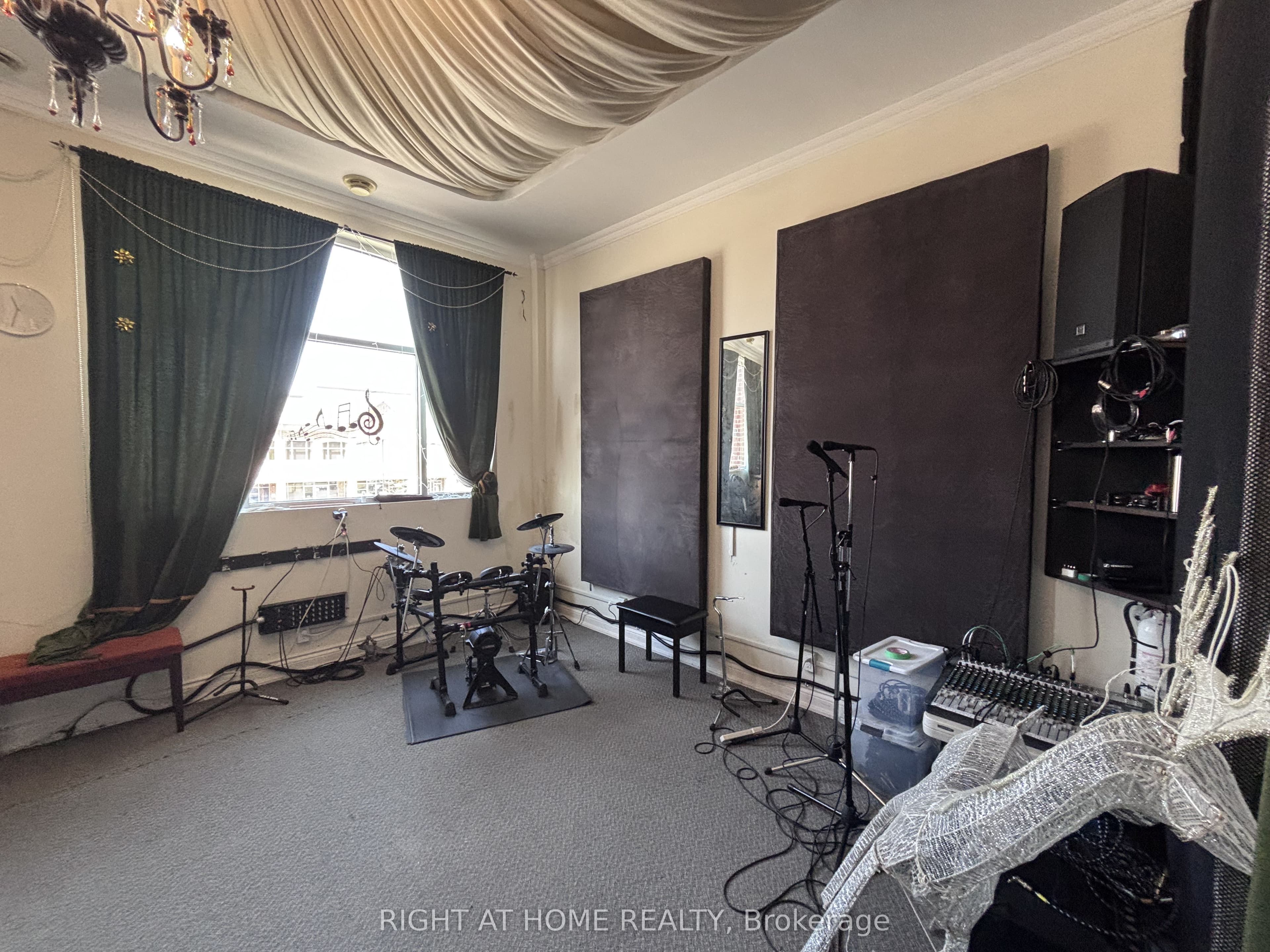 8791 Woodbine Avenue 205, Markham, ON L3R 0P4