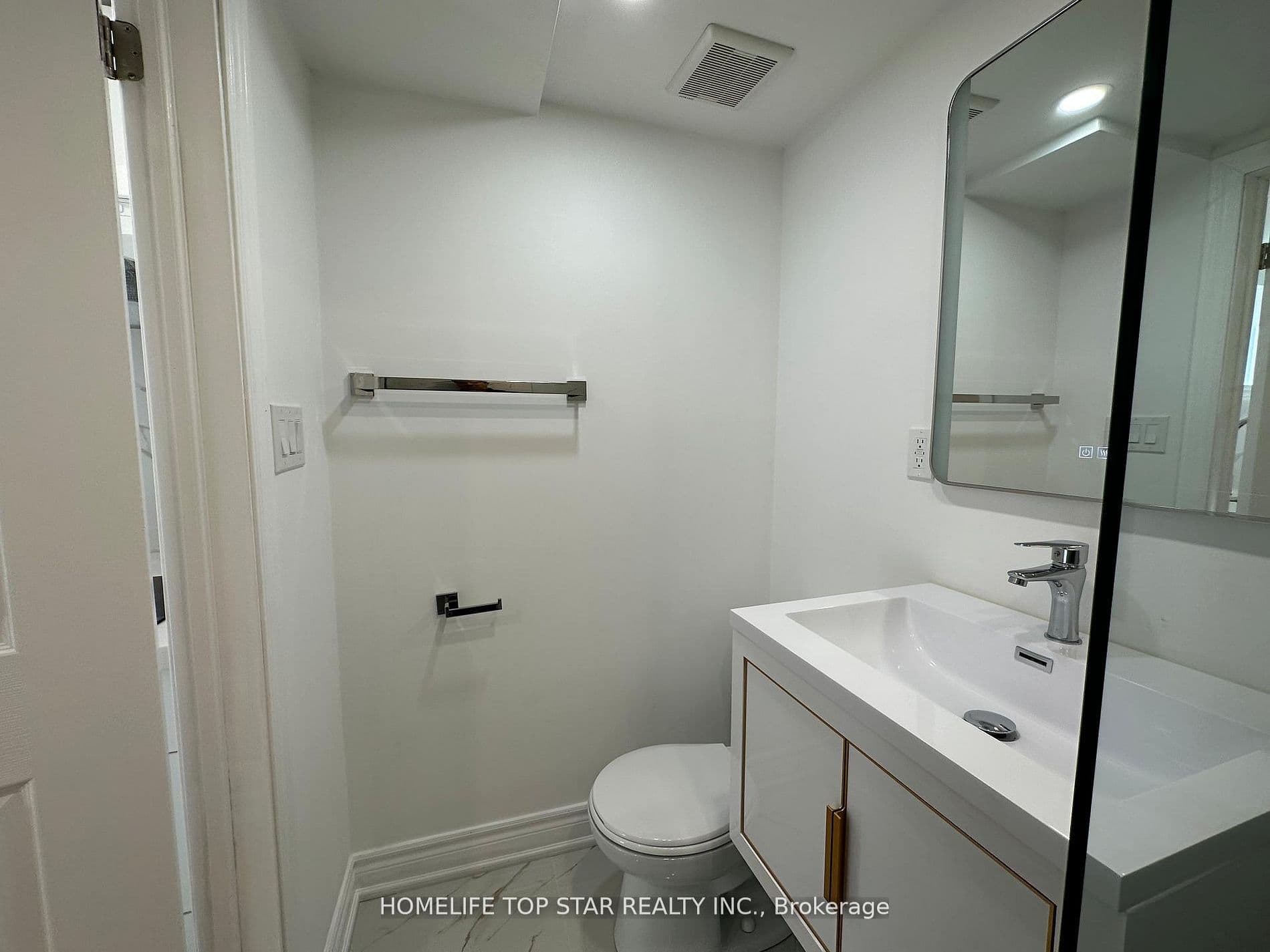 38 Cartier Crescent Bachelor, Richmond Hill, ON L4C 2N2