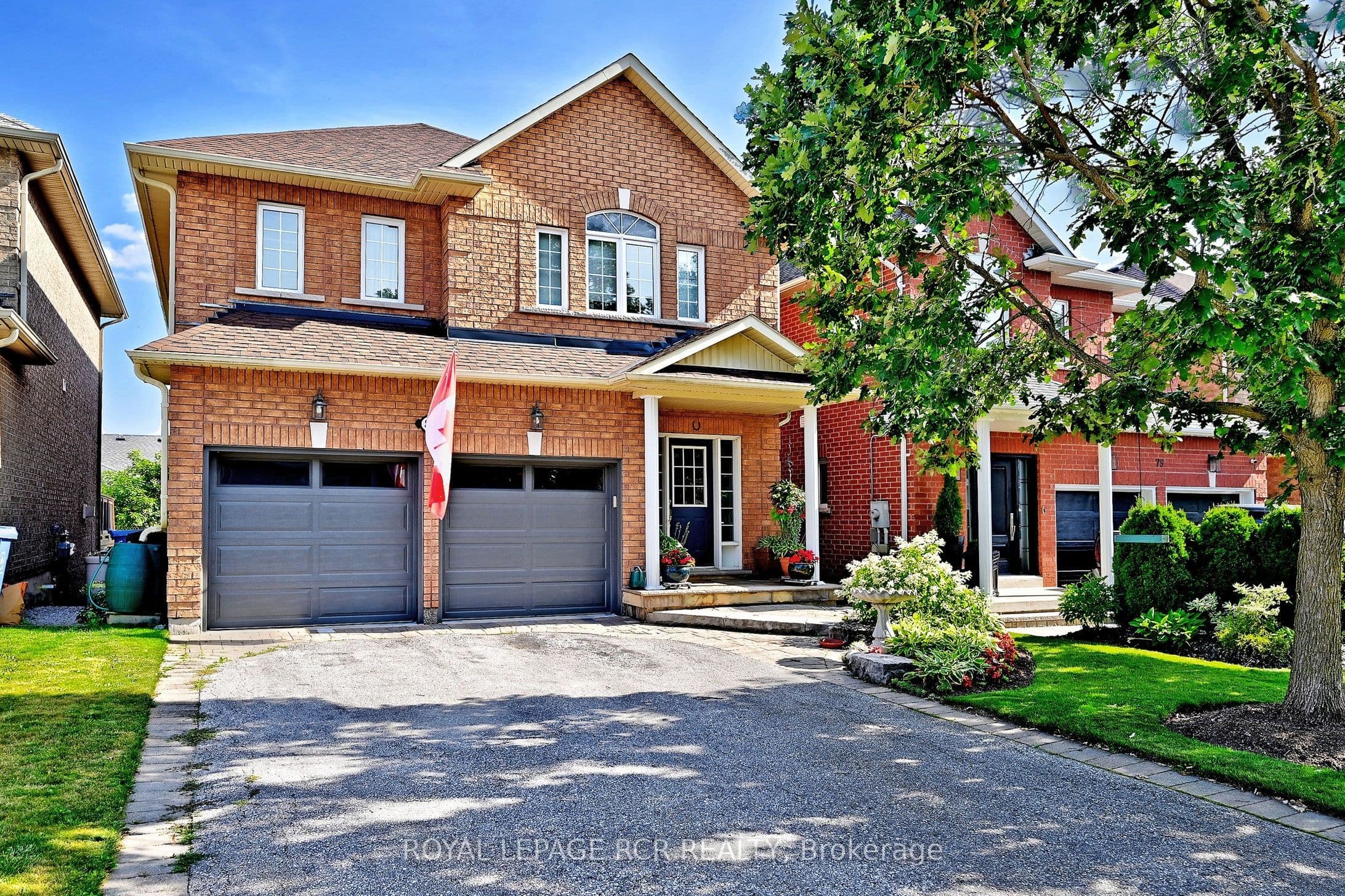 81 Woodbury Crescent, Newmarket, ON L3X 2T2